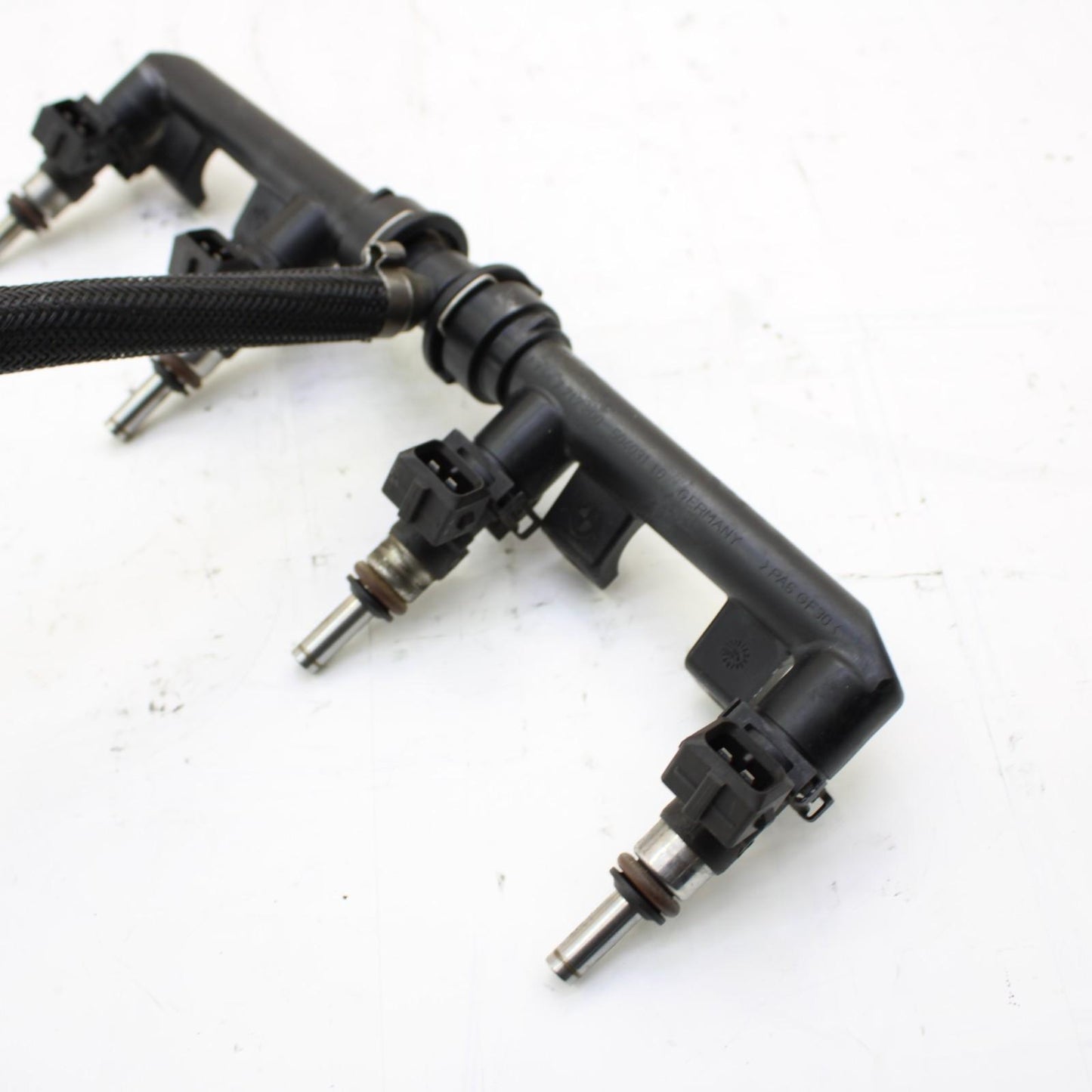 2010 - 2014 BMW S1000RR SECONDARY FUEL INJECTORS TOP AIRBOX GAS RAIL ELECTRICAL