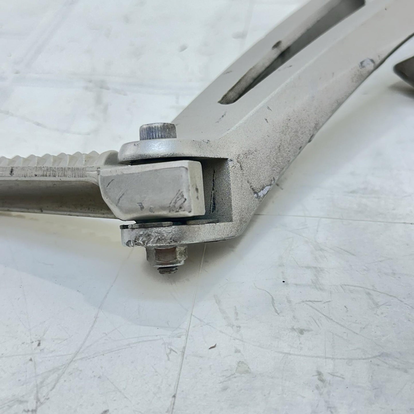 2009 - 2014 YAMAHA YZF R1 PASSENGER PEGS REAR FOOT LEG REST LEFT RIGHT SET STOCK