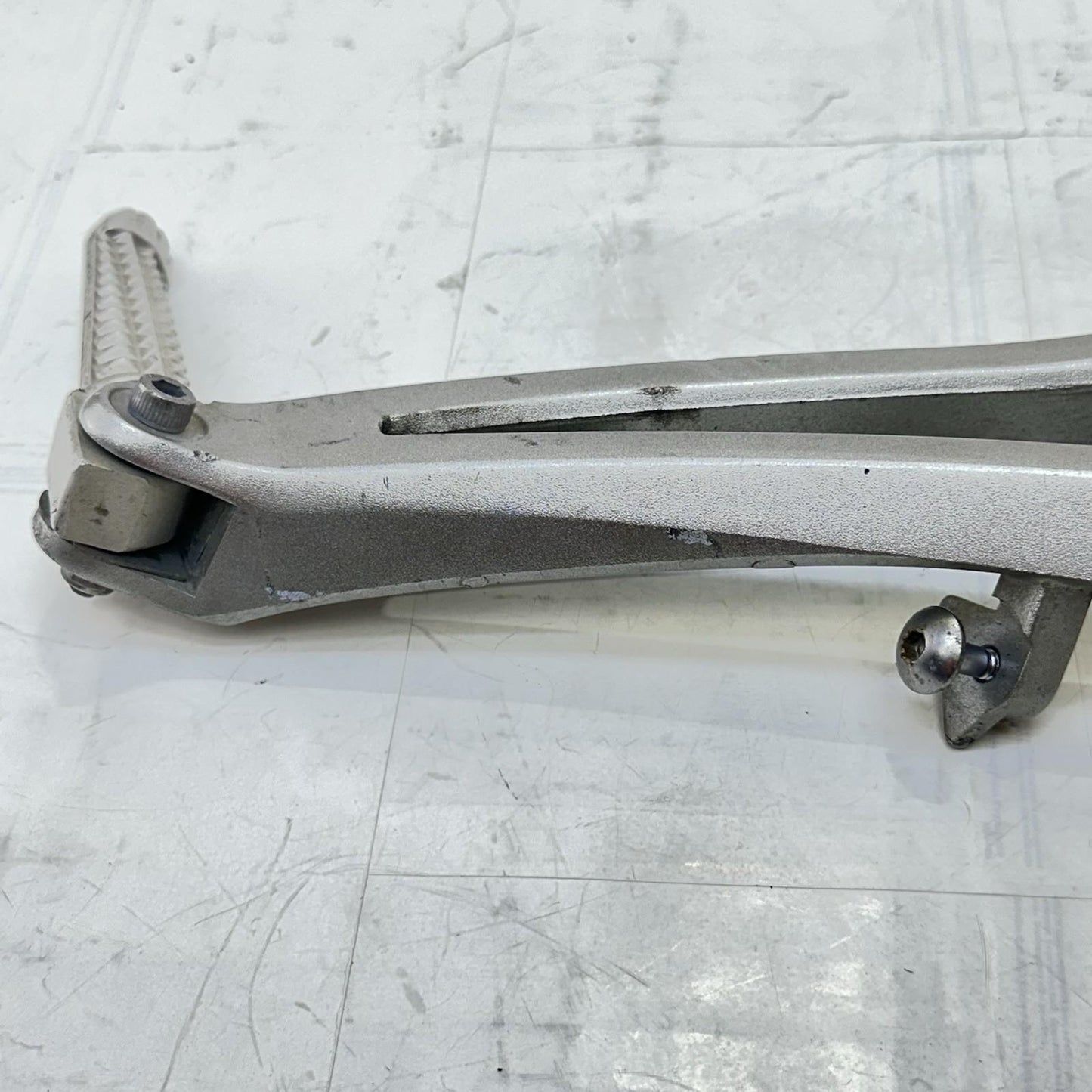 2009 - 2014 YAMAHA YZF R1 PASSENGER PEGS REAR FOOT LEG REST LEFT RIGHT SET STOCK