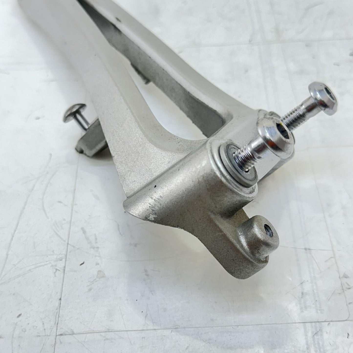 2009 - 2014 YAMAHA YZF R1 PASSENGER PEGS REAR FOOT LEG REST LEFT RIGHT SET STOCK