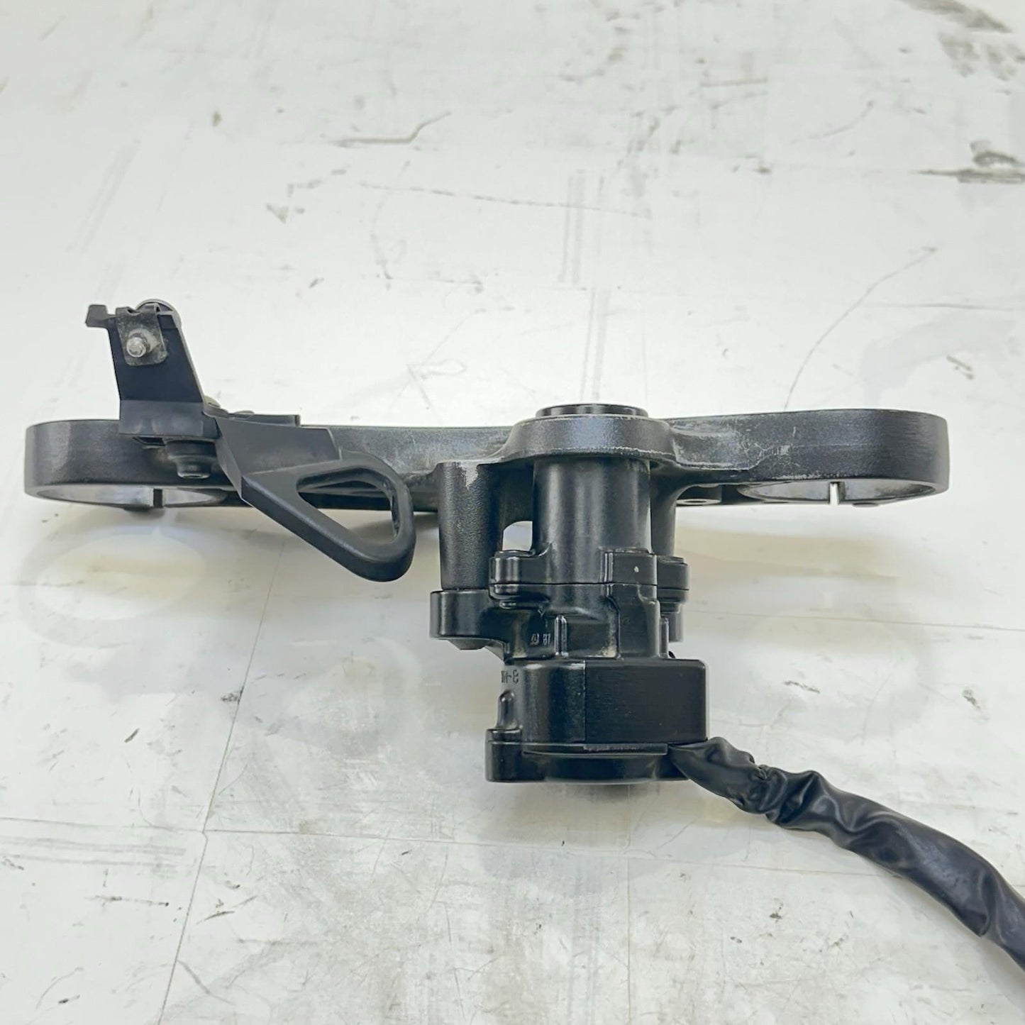 2009 - 2014 YAMAHA YZF R1 IGNITION LOCK SET KEY GAS CAP SEAT LATCH CLAMP BRACKET