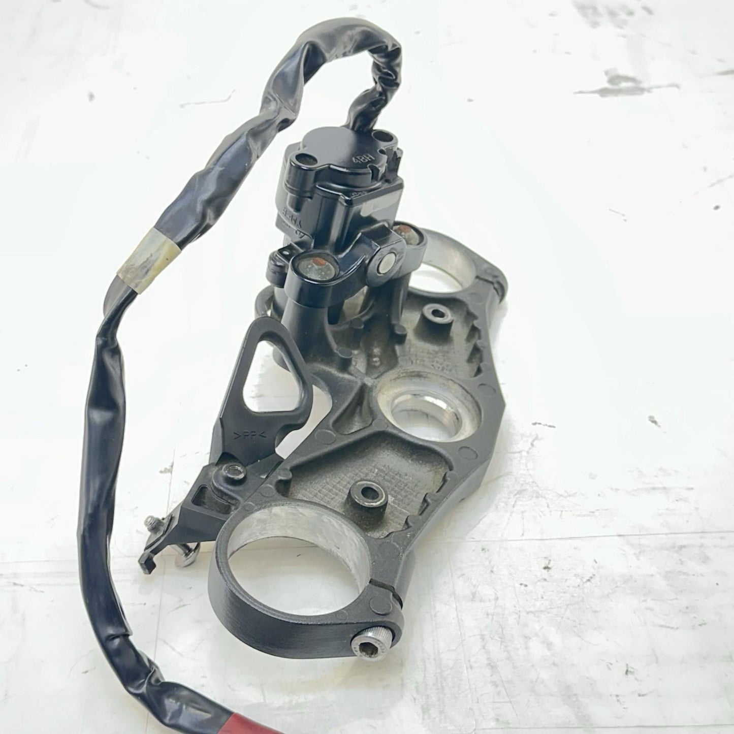 2009 - 2014 YAMAHA YZF R1 IGNITION LOCK SET KEY GAS CAP SEAT LATCH CLAMP BRACKET