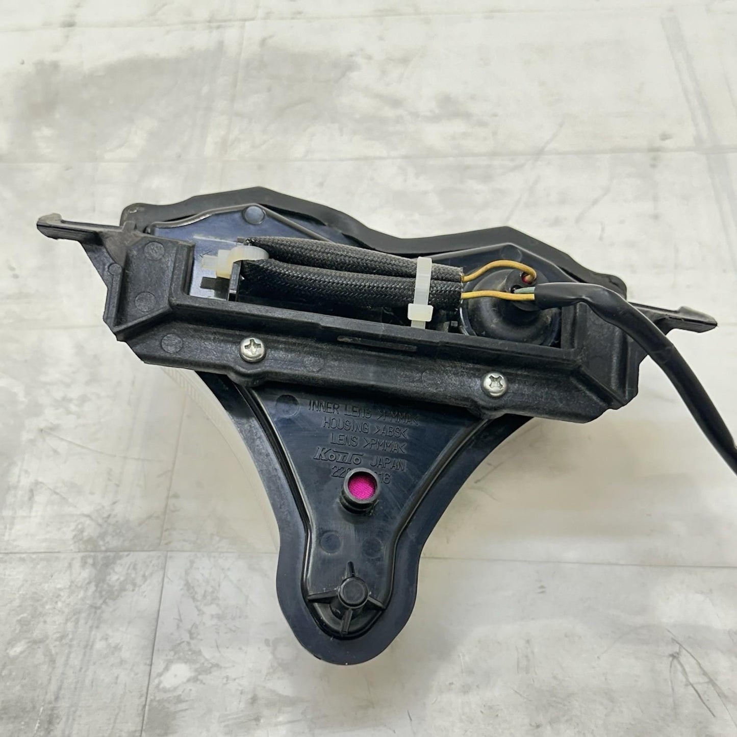 2009 - 2014 YAMAHA YZF R1 REAR TAILLIGHT BRAKE LIGHT BACK LAMP STOCK