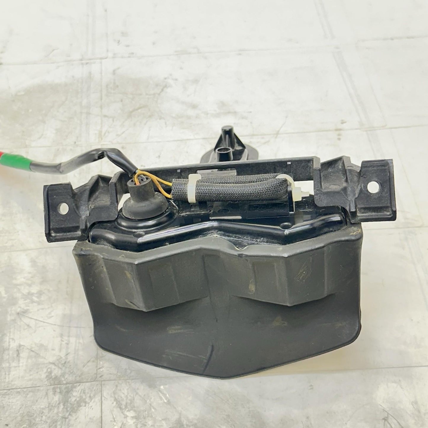 2009 - 2014 YAMAHA YZF R1 REAR TAILLIGHT BRAKE LIGHT BACK LAMP STOCK