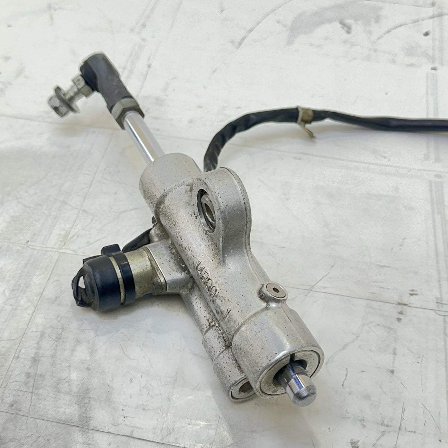 2009 - 2014 YAMAHA YZF R1 STEERING STABILIZER DAMPER STOCK