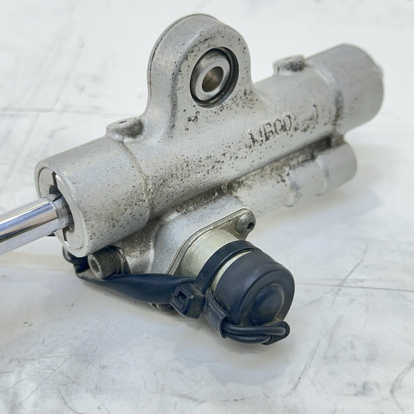 2009 - 2014 YAMAHA YZF R1 STEERING STABILIZER DAMPER STOCK