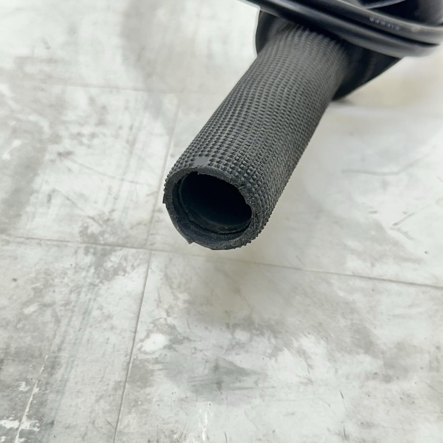 2009 - 2014 YAMAHA YZF R1 RIGHT THROTTLE CONTROL GRIP CABLES LINES SET STOCK