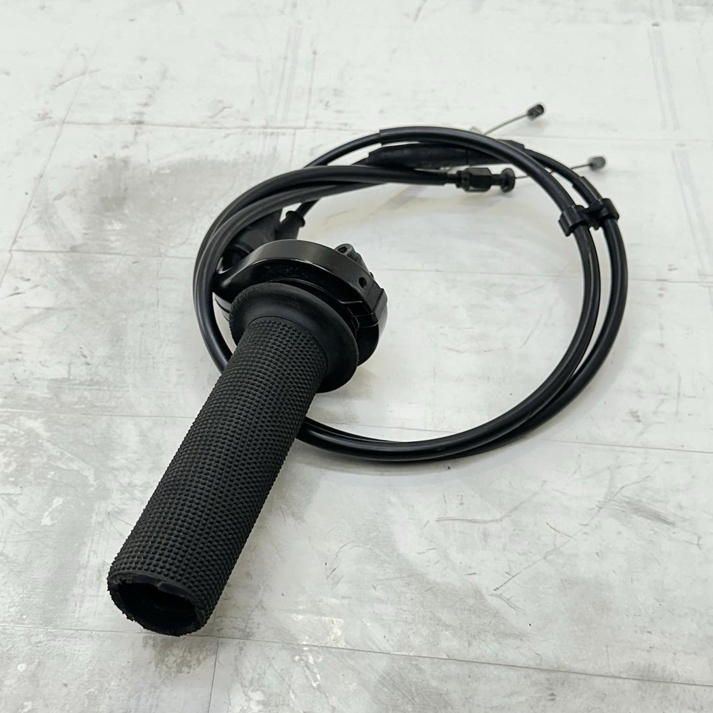 2009 - 2014 YAMAHA YZF R1 RIGHT THROTTLE CONTROL GRIP CABLES LINES SET STOCK