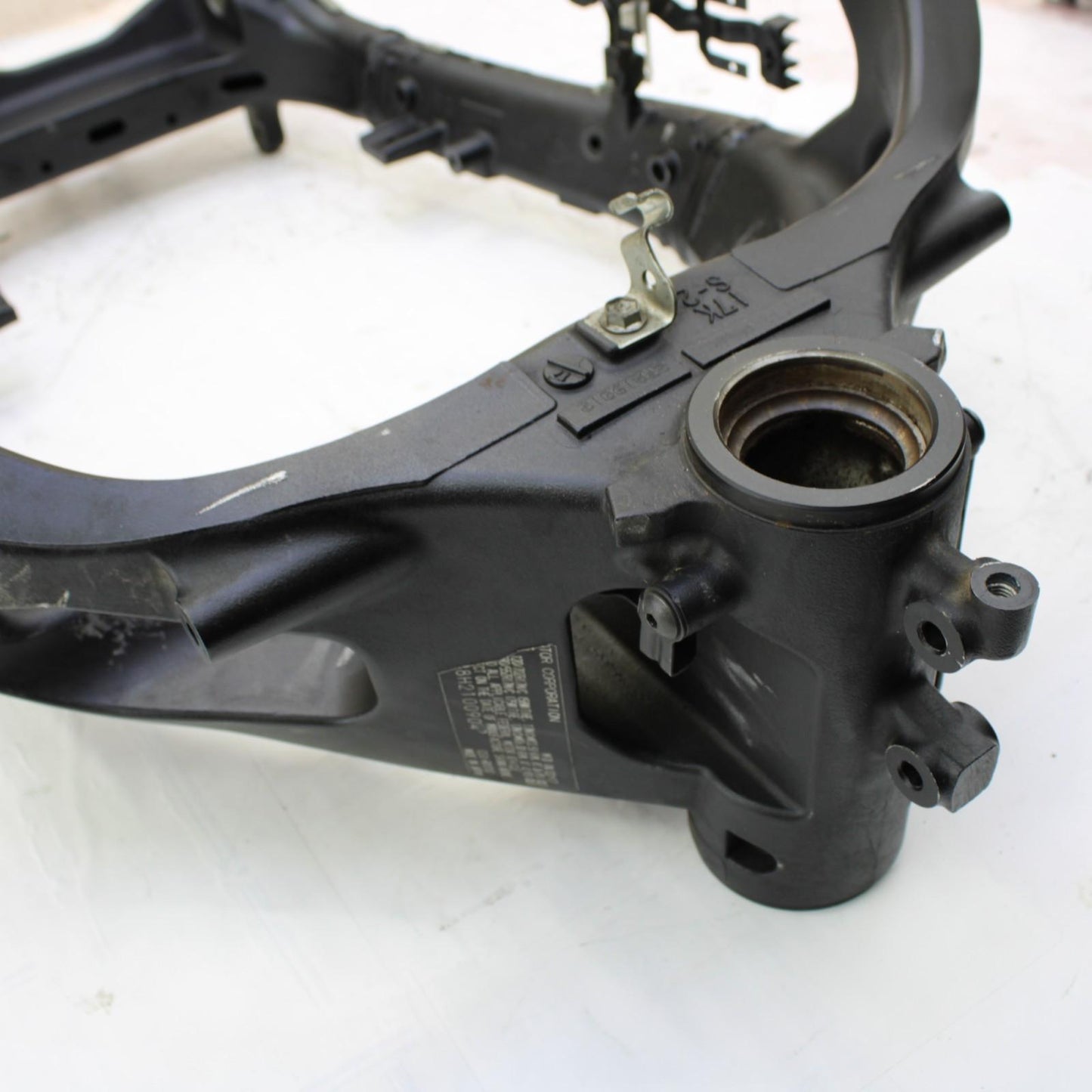 2017 - 2025 SUZUKI GSXR1000 FRAME CHASSIS BLACK STRAIGHT *GOOD TABS*