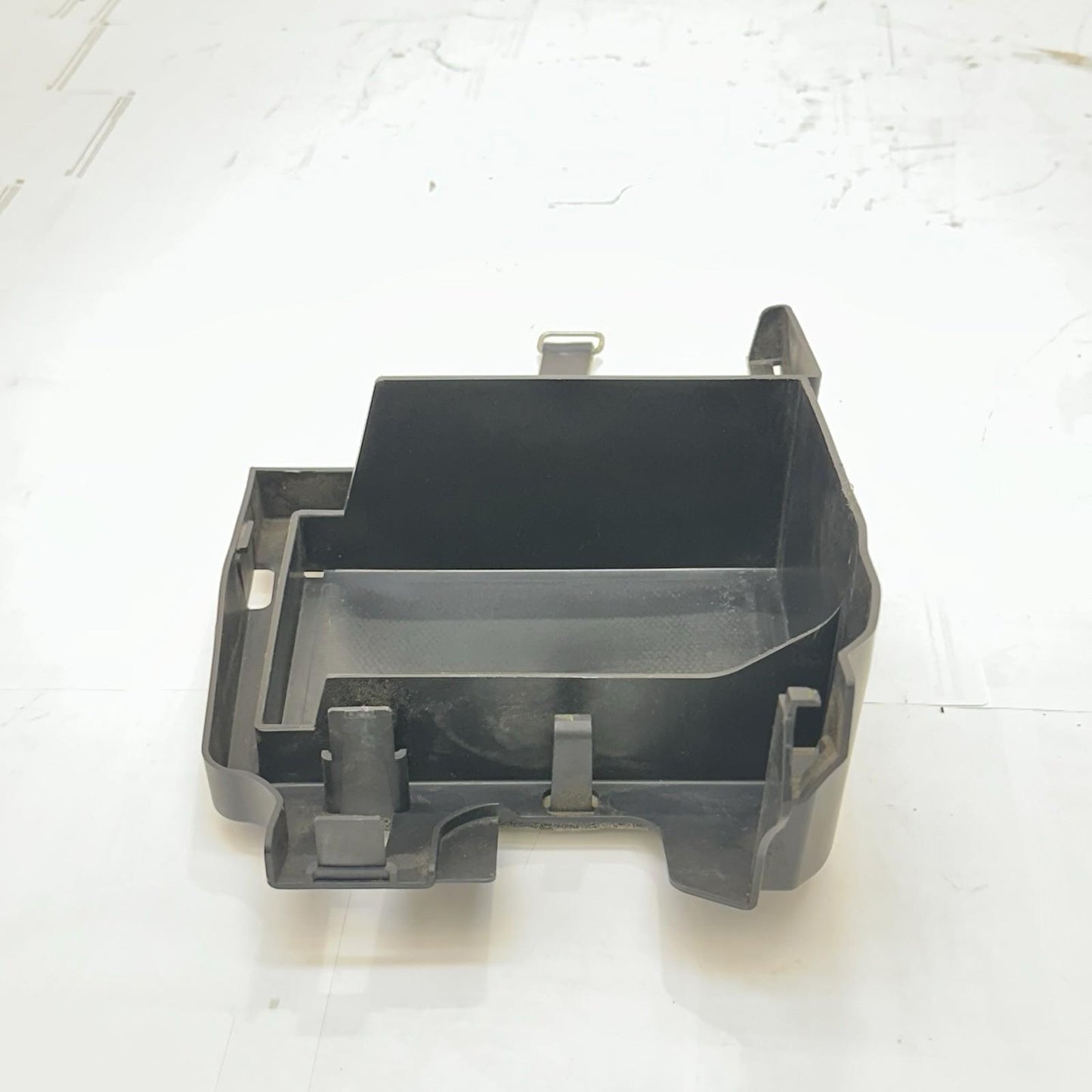 2009 - 2014 YAMAHA YZF R1 BATTERY TRAY HOLDER PLASTIC MOUNT BLACK STOCK