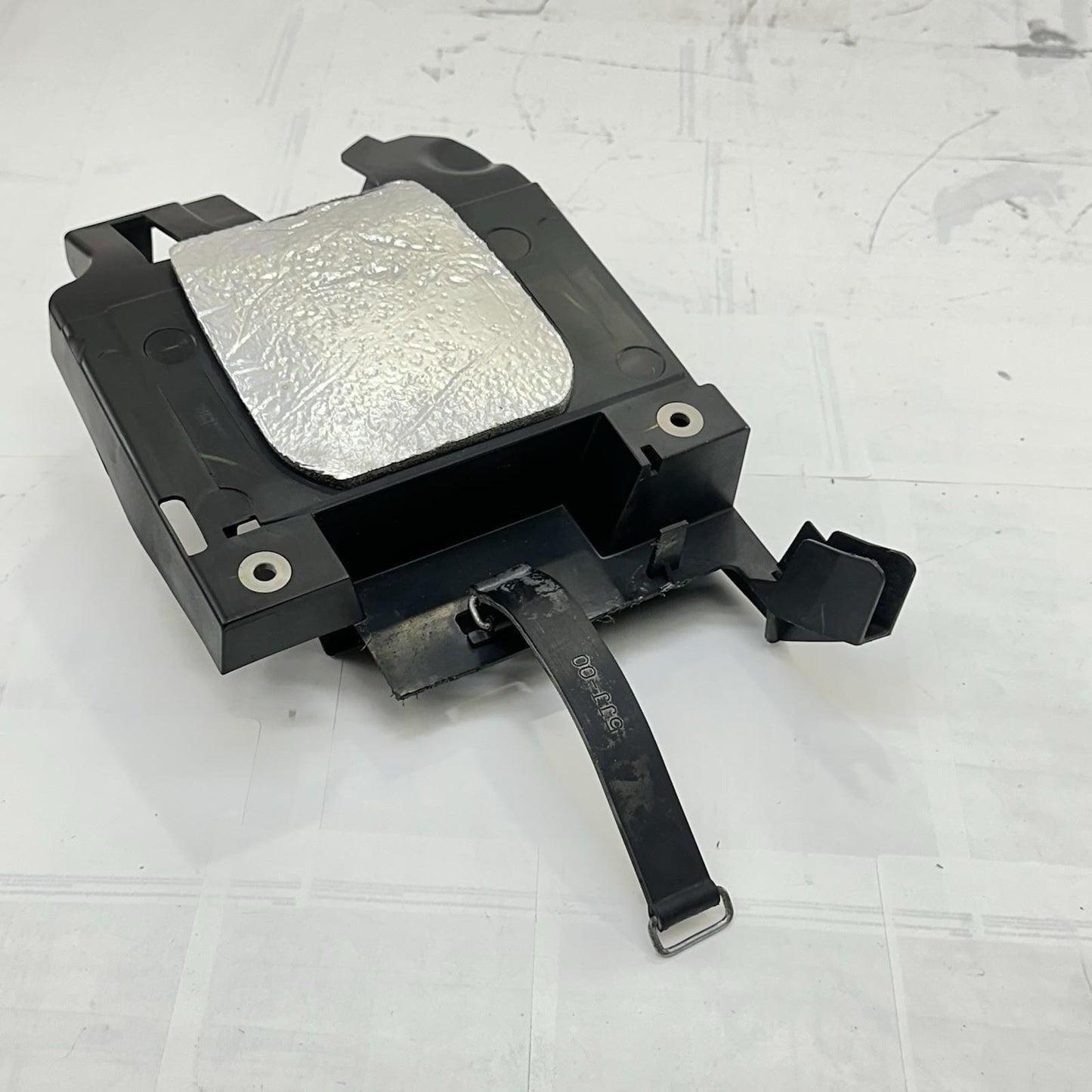 2009 - 2014 YAMAHA YZF R1 BATTERY TRAY HOLDER PLASTIC MOUNT BLACK STOCK