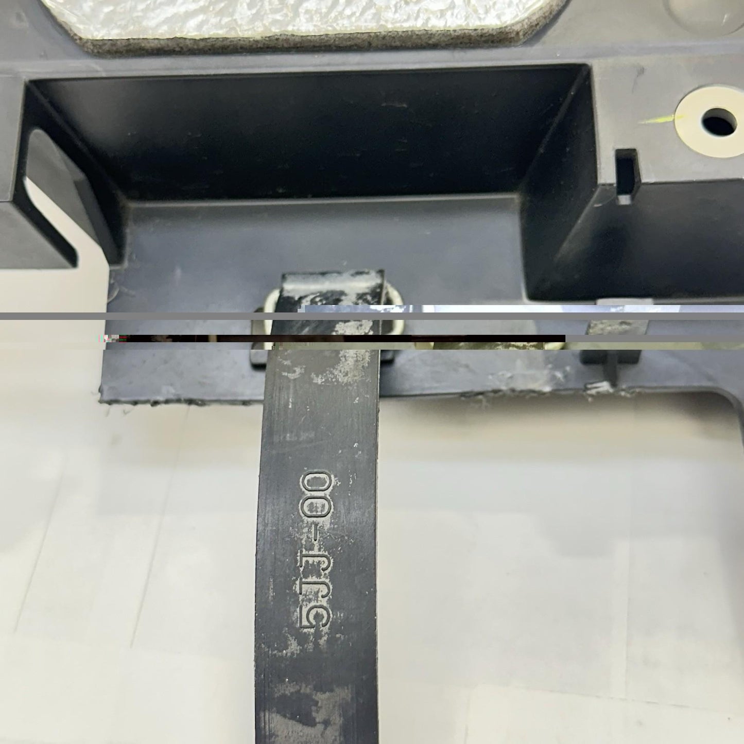 2009 - 2014 YAMAHA YZF R1 BATTERY TRAY HOLDER PLASTIC MOUNT BLACK STOCK