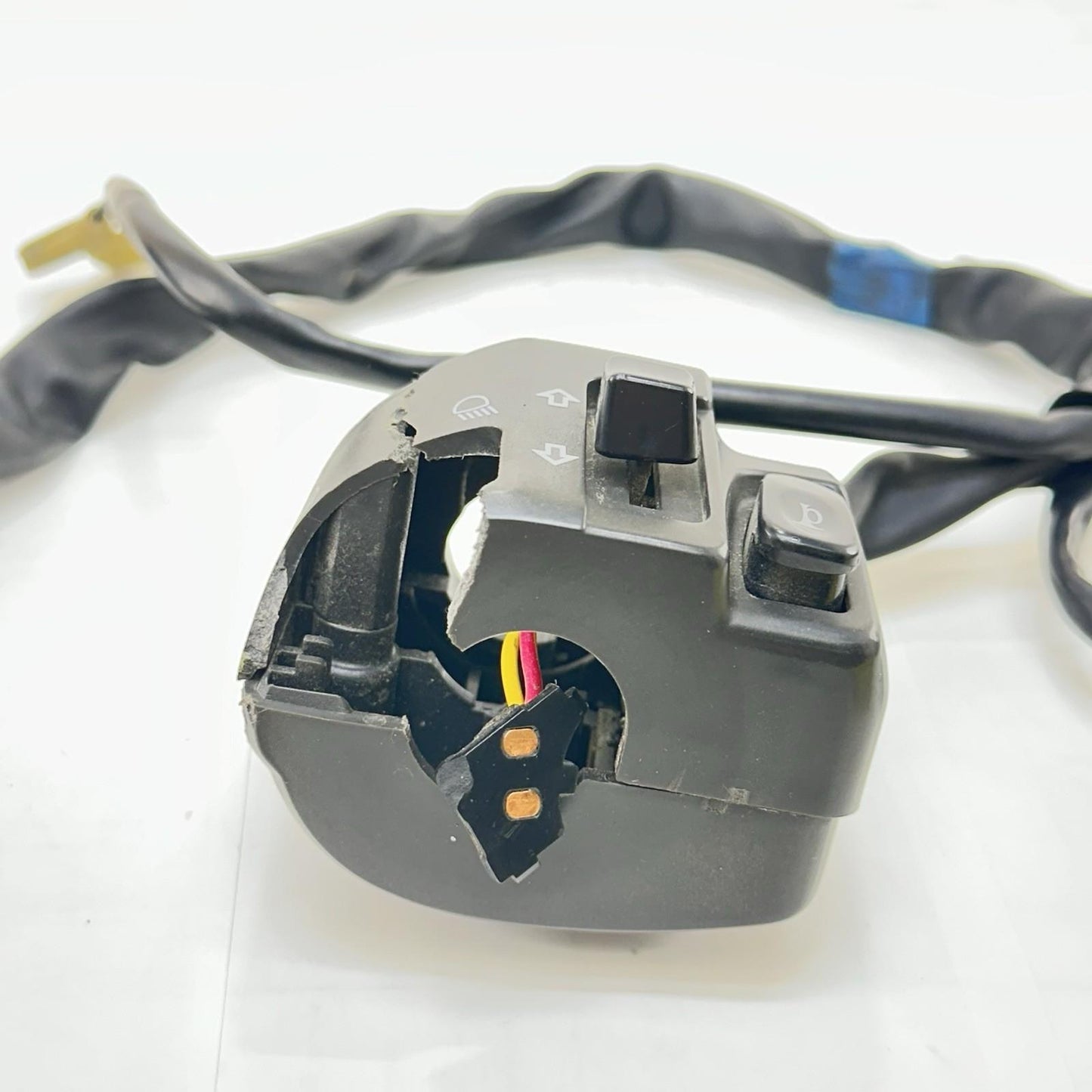 2009 - 2014 YAMAHA YZF R1 LEFT SWITCH LIGHTS HORN TURN SIGNAL CONTROL *CRACKED*