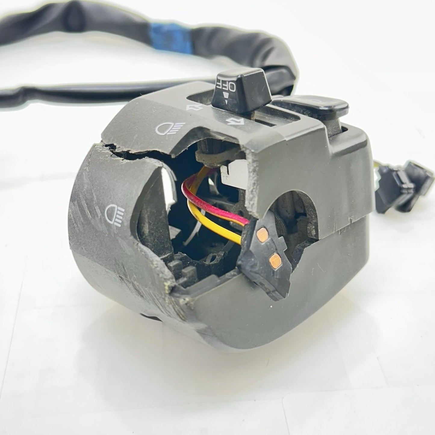 2009 - 2014 YAMAHA YZF R1 LEFT SWITCH LIGHTS HORN TURN SIGNAL CONTROL *CRACKED*