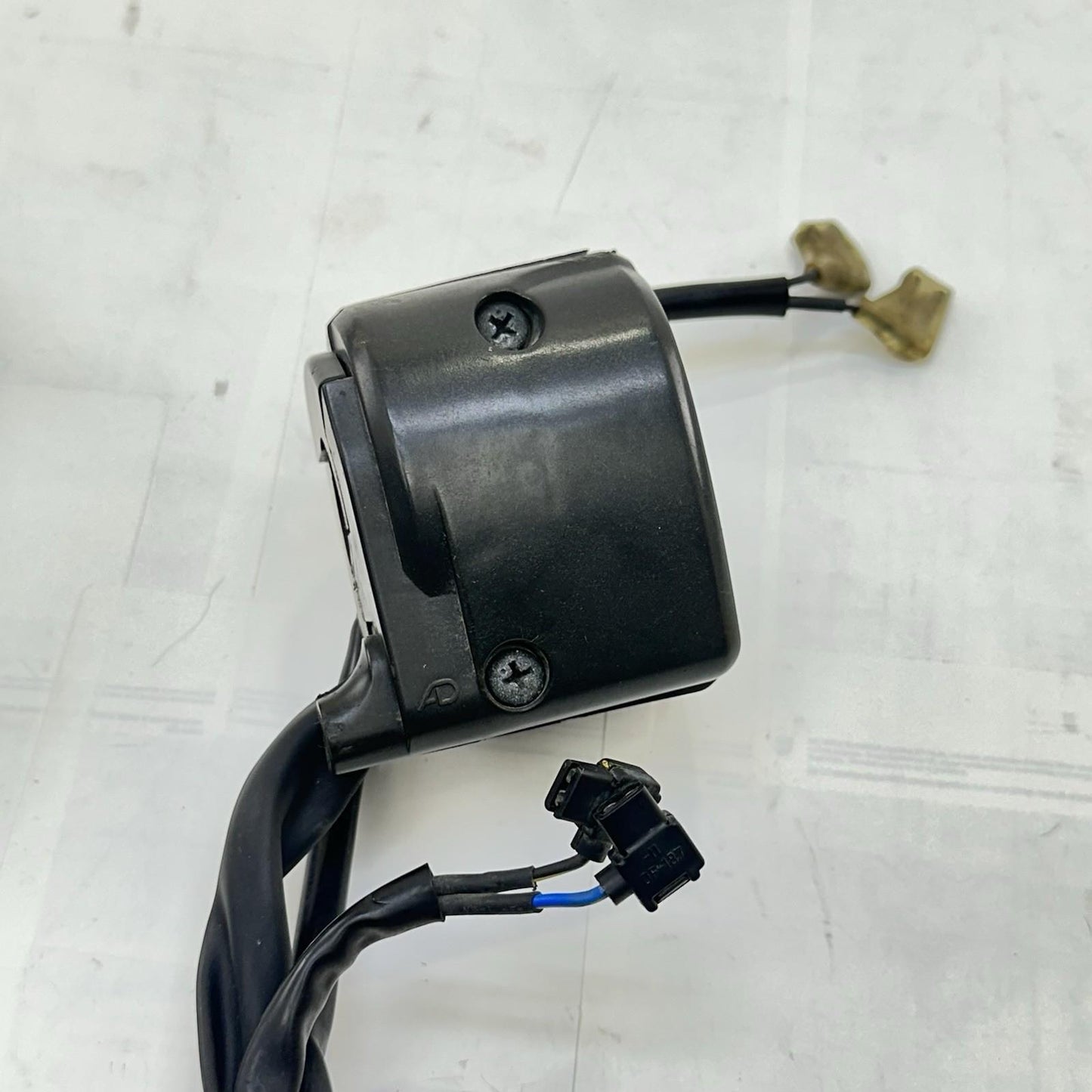 2009 - 2014 YAMAHA YZF R1 LEFT SWITCH LIGHTS HORN TURN SIGNAL CONTROL *CRACKED*