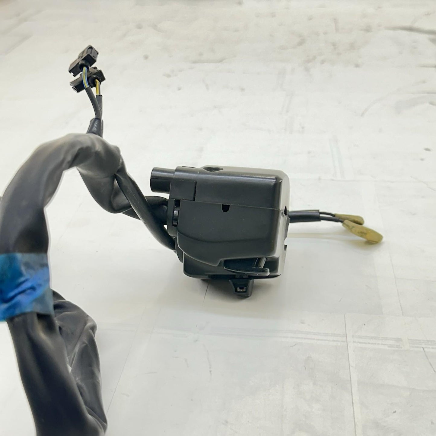 2009 - 2014 YAMAHA YZF R1 LEFT SWITCH LIGHTS HORN TURN SIGNAL CONTROL *CRACKED*