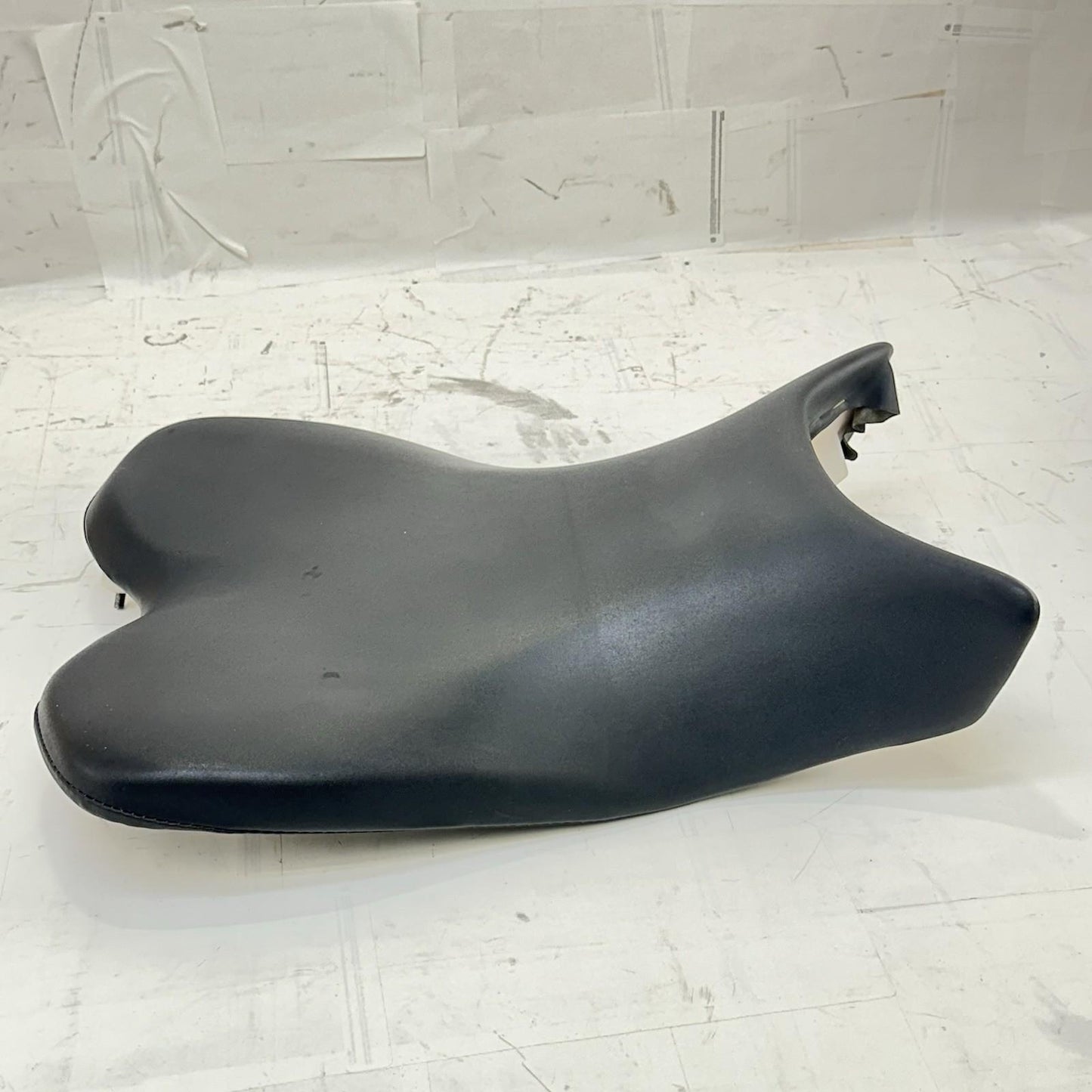 2009 - 2014 YAMAHA YZF R1 DRIVER FRONT SEAT SADDLE CUSHION BLACK STOCK