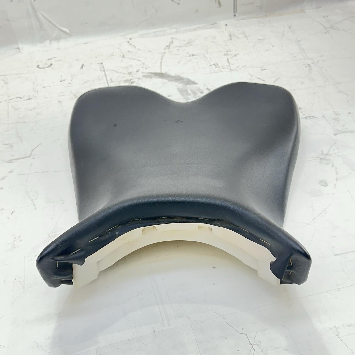 2009 - 2014 YAMAHA YZF R1 DRIVER FRONT SEAT SADDLE CUSHION BLACK STOCK