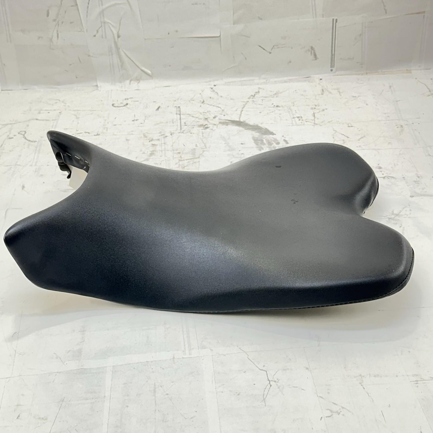 2009 - 2014 YAMAHA YZF R1 DRIVER FRONT SEAT SADDLE CUSHION BLACK STOCK