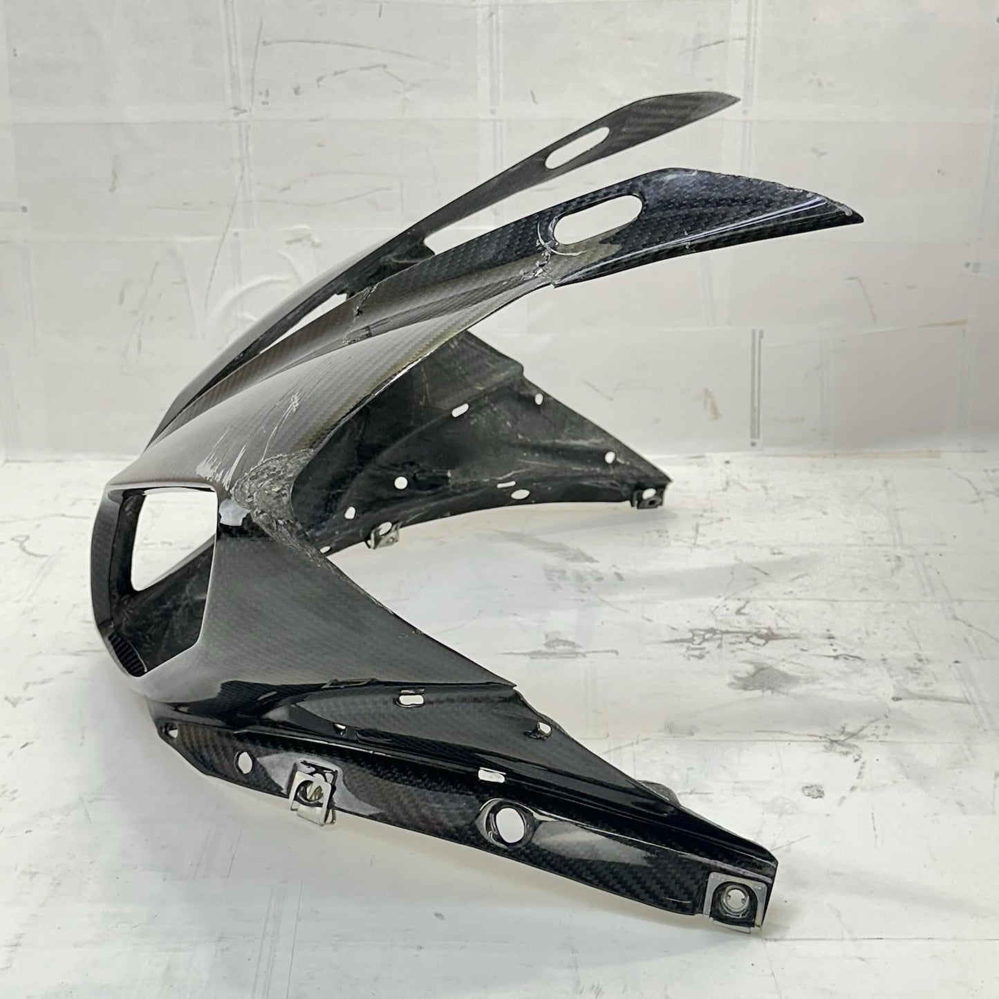 2009 - 2014 YAMAHA YZF R1 FRONT NOSE COWL FAIRING BLACK CARBON FIBER *CRACKED*