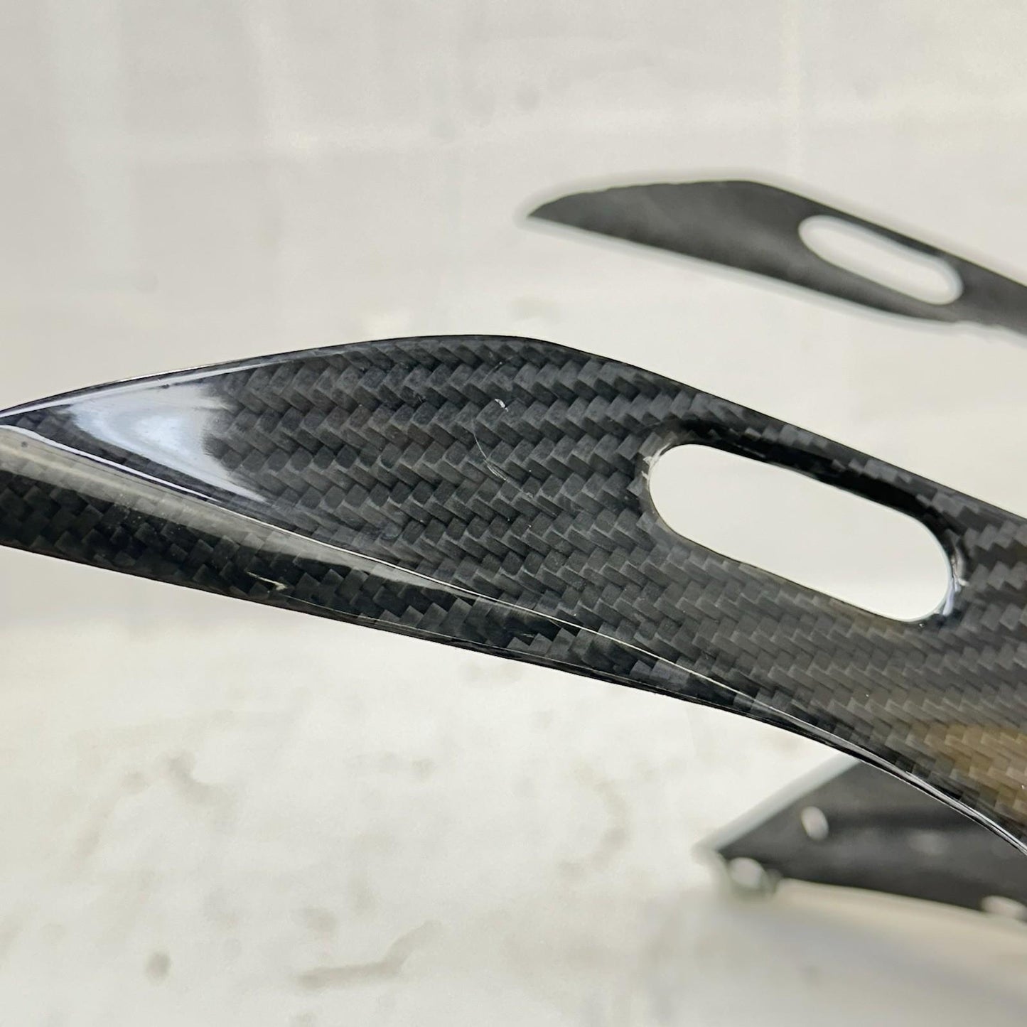 2009 - 2014 YAMAHA YZF R1 FRONT NOSE COWL FAIRING BLACK CARBON FIBER *CRACKED*