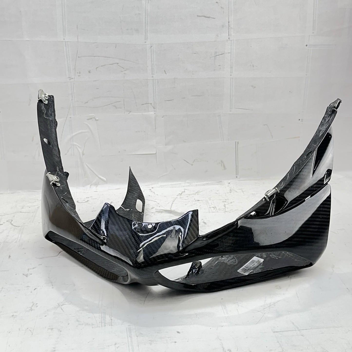 2009 - 2014 YAMAHA YZF R1 FRONT NOSE COWL FAIRING BLACK CARBON FIBER *CRACKED*