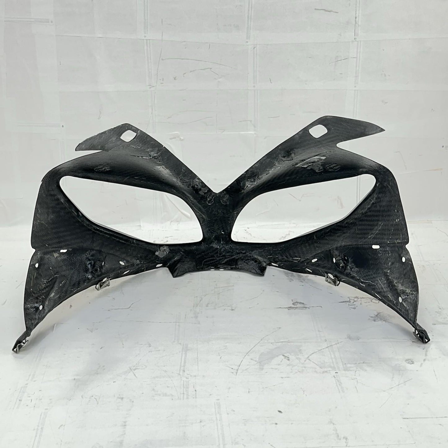 2009 - 2014 YAMAHA YZF R1 FRONT NOSE COWL FAIRING BLACK CARBON FIBER *CRACKED*
