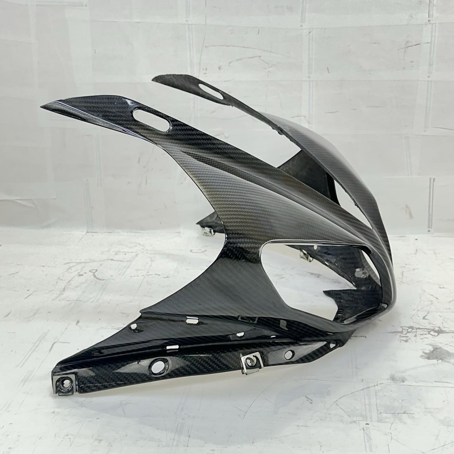 2009 - 2014 YAMAHA YZF R1 FRONT NOSE COWL FAIRING BLACK CARBON FIBER *CRACKED*