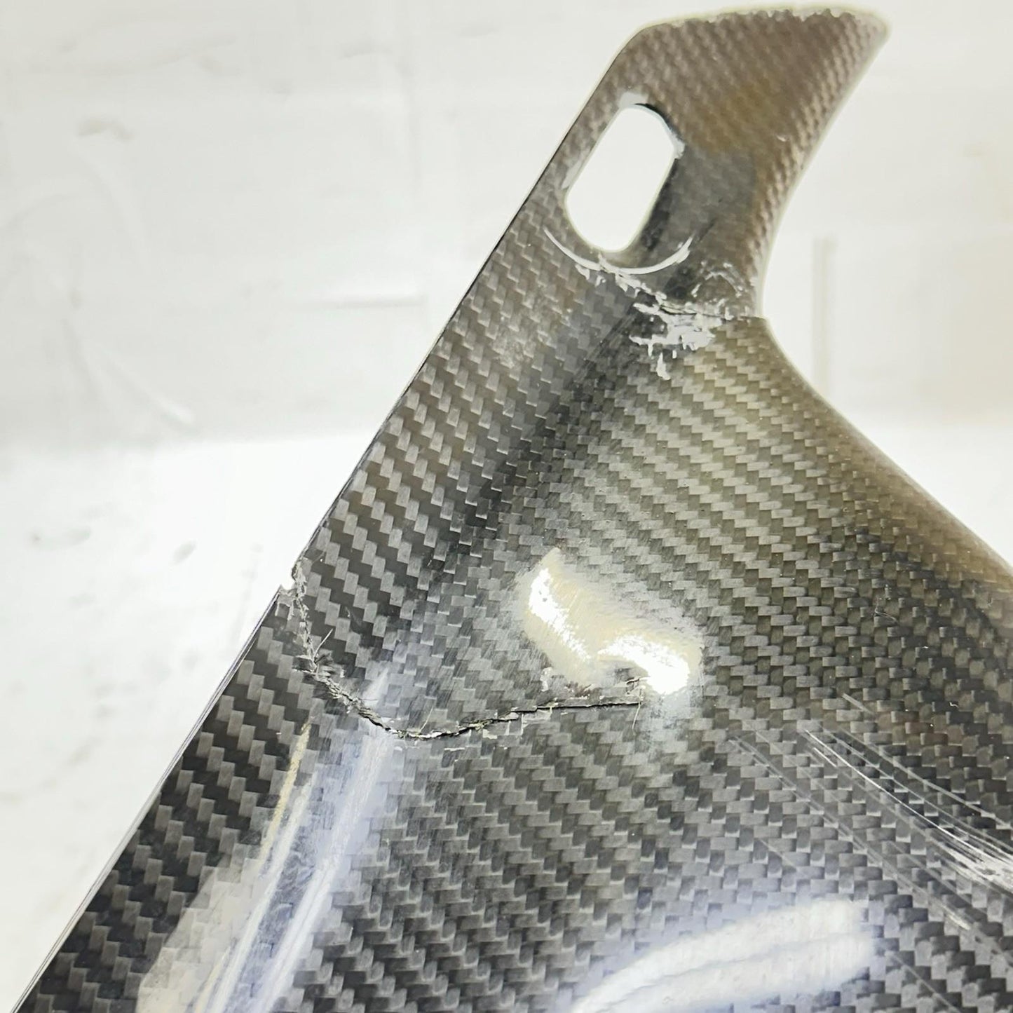 2009 - 2014 YAMAHA YZF R1 FRONT NOSE COWL FAIRING BLACK CARBON FIBER *CRACKED*