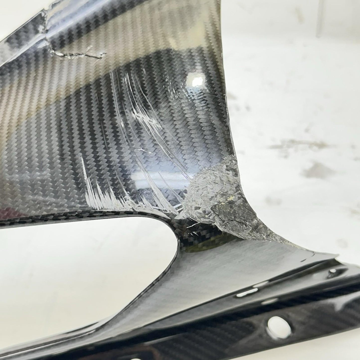 2009 - 2014 YAMAHA YZF R1 FRONT NOSE COWL FAIRING BLACK CARBON FIBER *CRACKED*