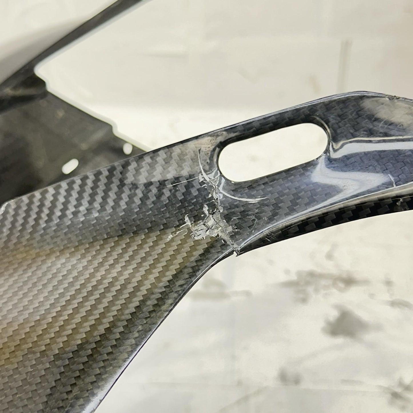 2009 - 2014 YAMAHA YZF R1 FRONT NOSE COWL FAIRING BLACK CARBON FIBER *CRACKED*