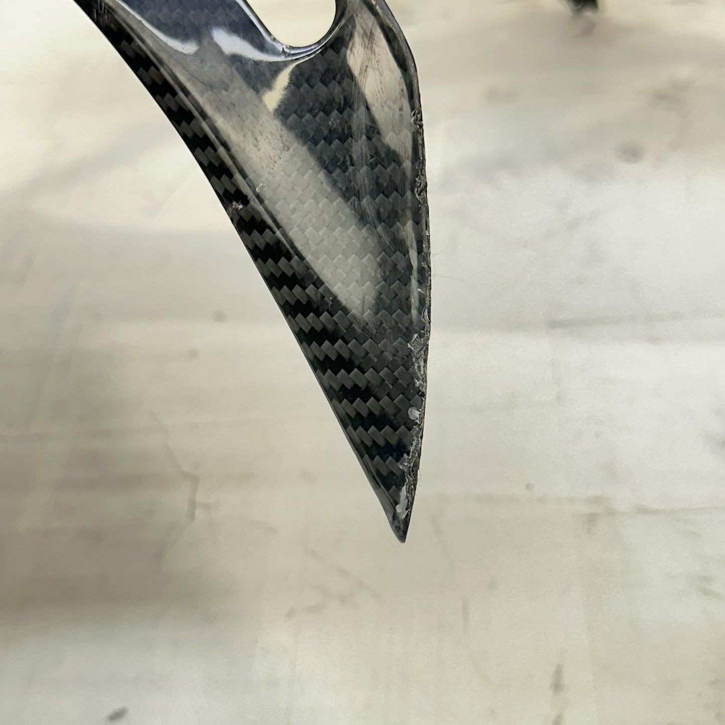 2009 - 2014 YAMAHA YZF R1 FRONT NOSE COWL FAIRING BLACK CARBON FIBER *CRACKED*