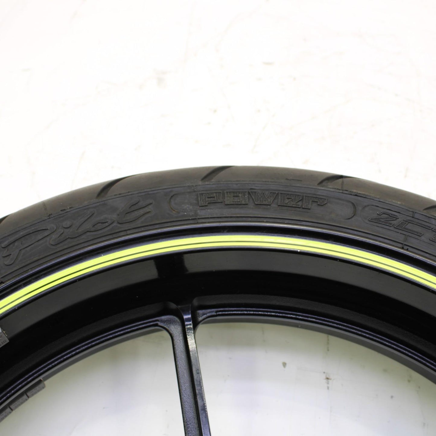 2017 - 2025 SUZUKI GSXR 1000 FRONT WHEEL RIM TIRE RUBBER BLACK STOCK STRAIGHT