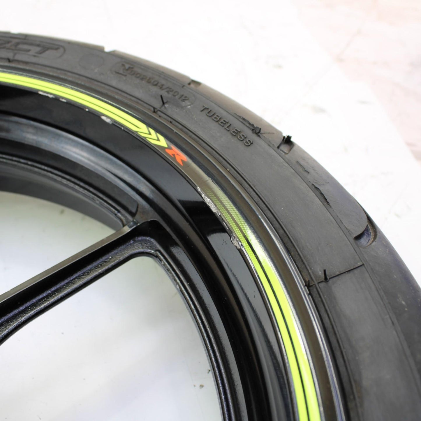 2017 - 2025 SUZUKI GSXR 1000 FRONT WHEEL RIM TIRE RUBBER BLACK STOCK STRAIGHT