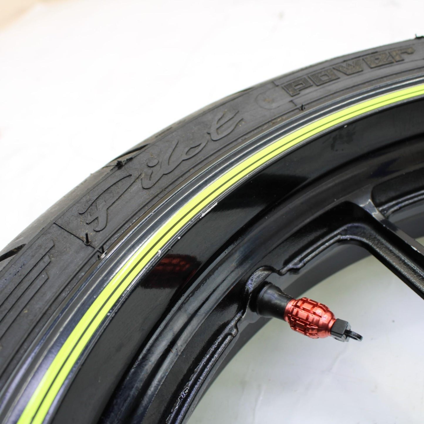 2017 - 2025 SUZUKI GSXR 1000 FRONT WHEEL RIM TIRE RUBBER BLACK STOCK STRAIGHT