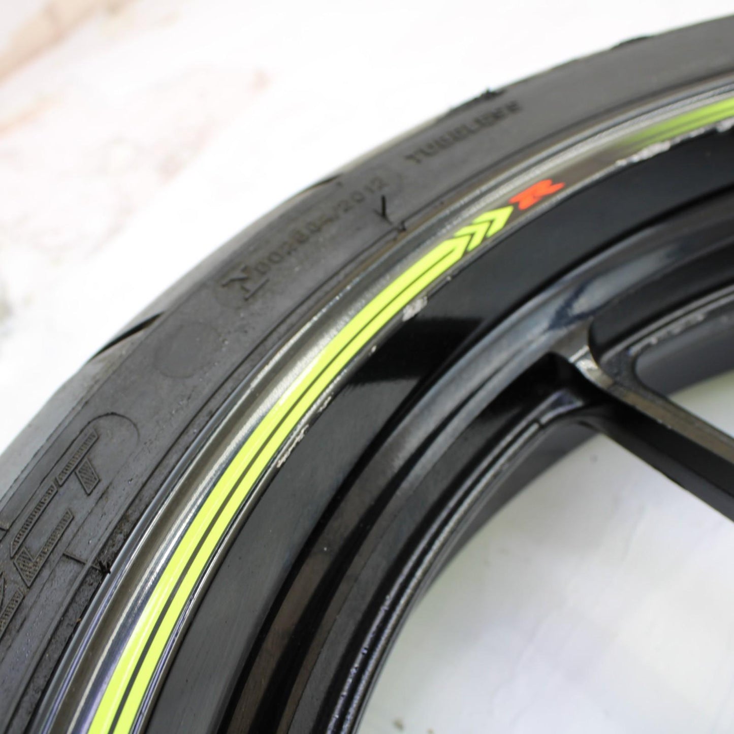 2017 - 2025 SUZUKI GSXR 1000 FRONT WHEEL RIM TIRE RUBBER BLACK STOCK STRAIGHT
