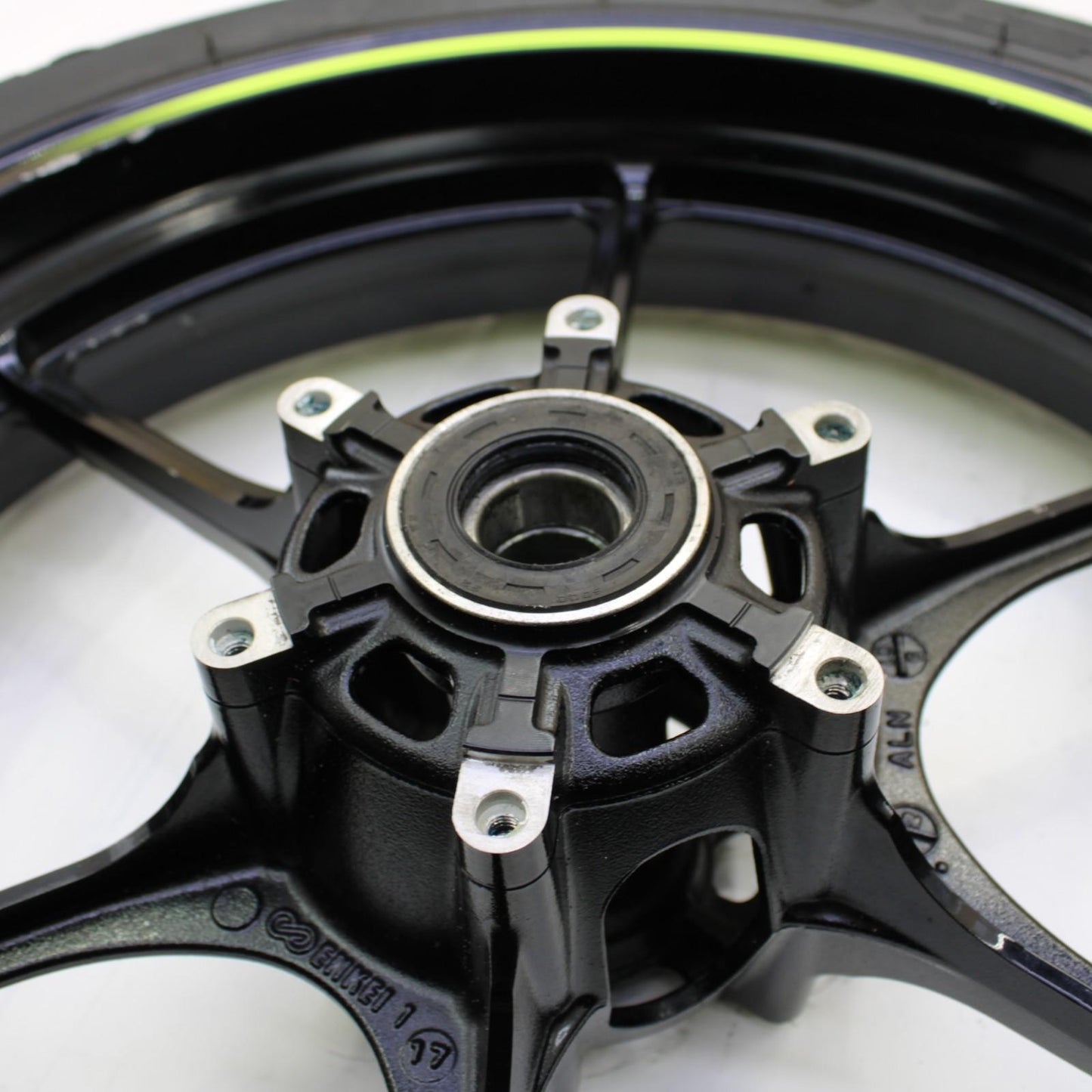 2017 - 2025 SUZUKI GSXR 1000 FRONT WHEEL RIM TIRE RUBBER BLACK STOCK STRAIGHT