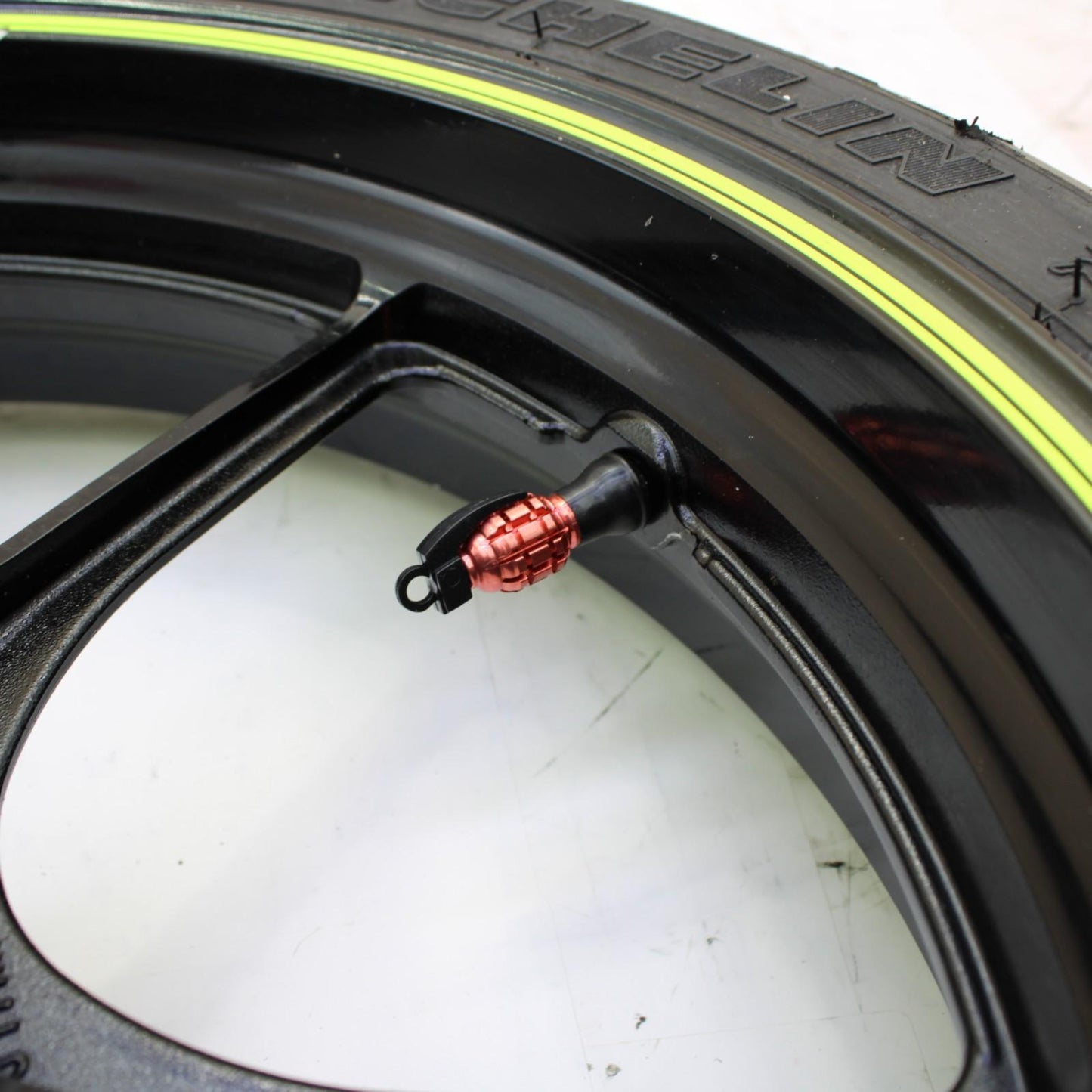 2017 - 2025 SUZUKI GSXR 1000 FRONT WHEEL RIM TIRE RUBBER BLACK STOCK STRAIGHT