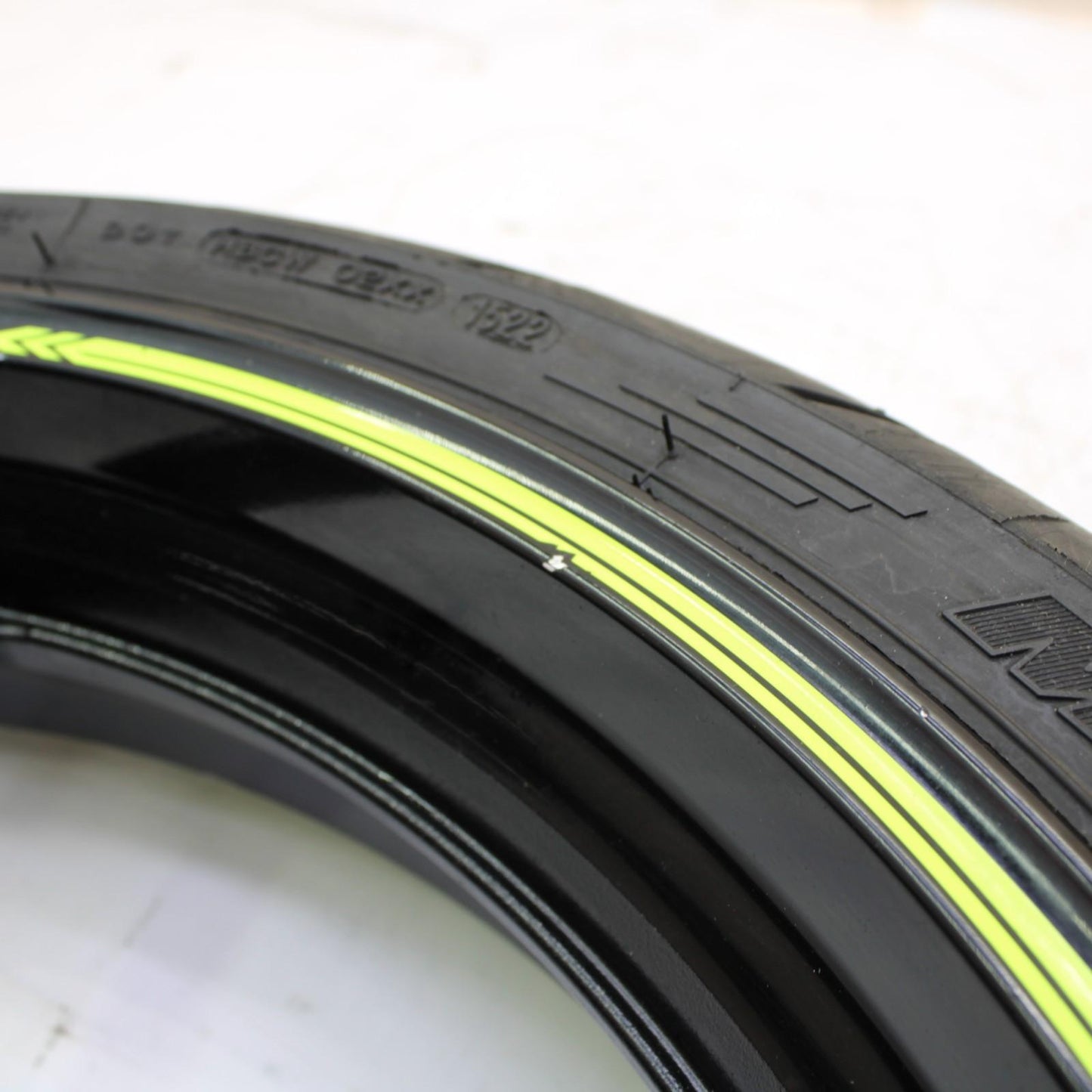 2017 - 2025 SUZUKI GSXR 1000 FRONT WHEEL RIM TIRE RUBBER BLACK STOCK STRAIGHT