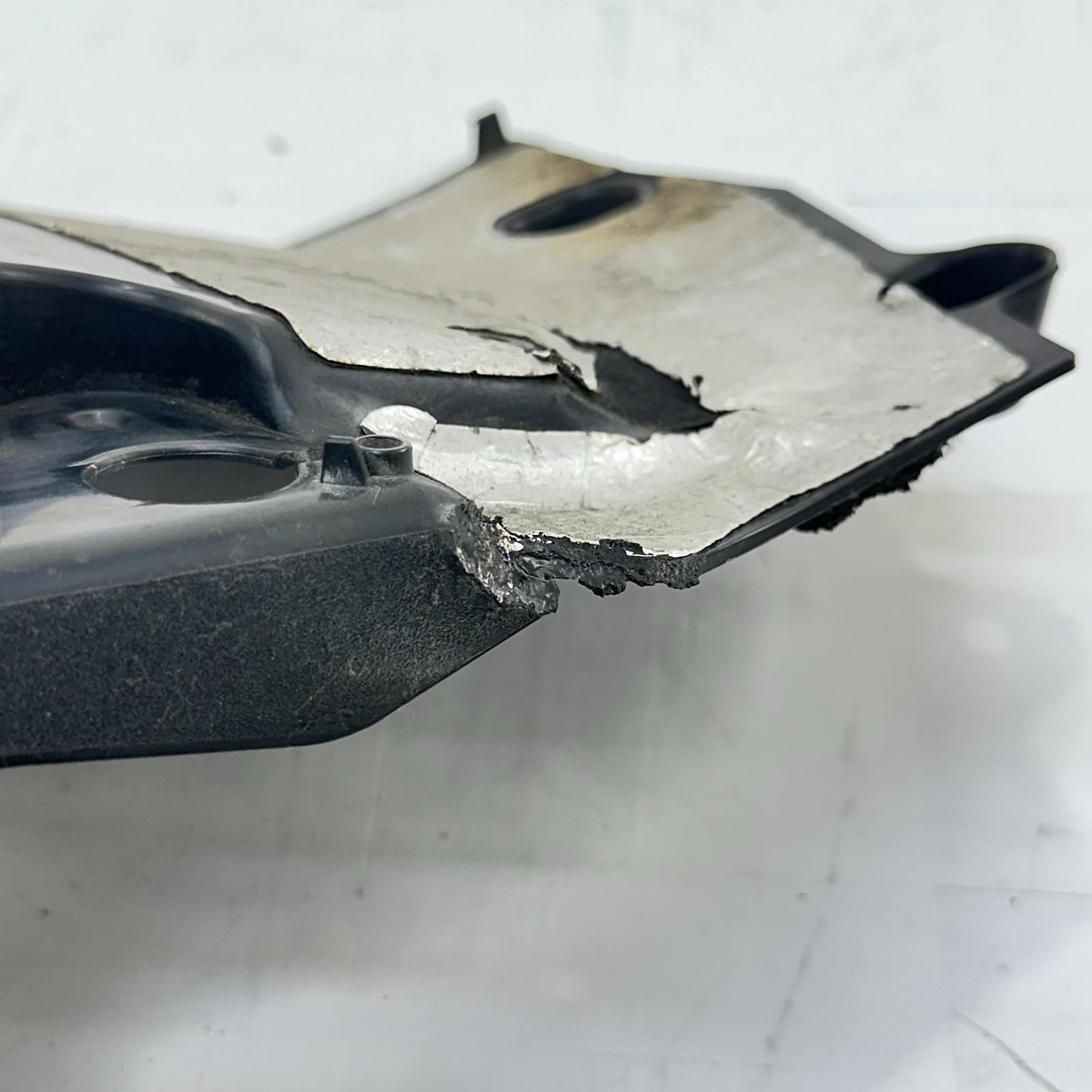 2009 - 2014 YAMAHA YZF R1 REAR UNDERTAIL PLASTIC BOX BATTERY TRAY HOLDER BLACK