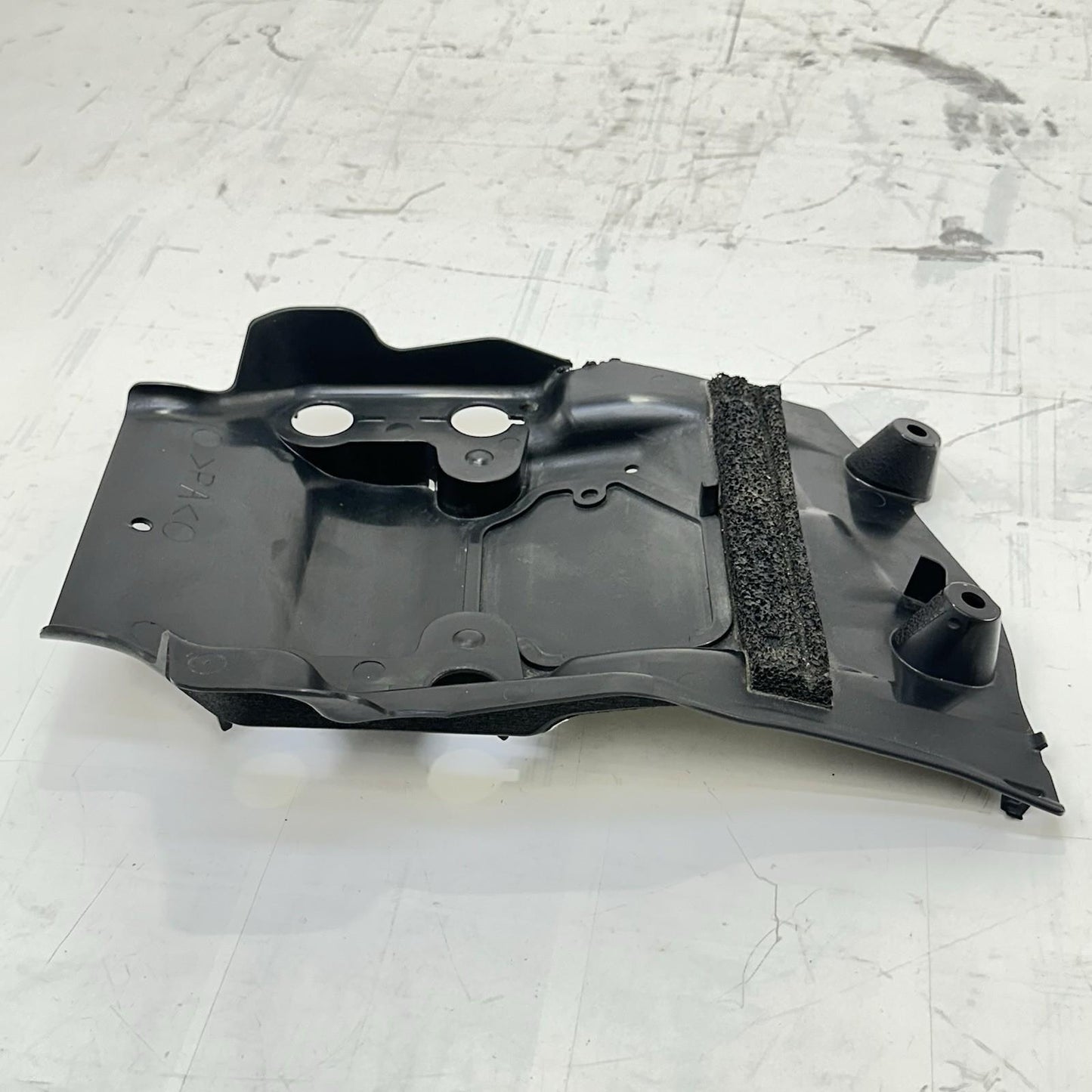 2009 - 2014 YAMAHA YZF R1 REAR UNDERTAIL PLASTIC BOX BATTERY TRAY HOLDER BLACK