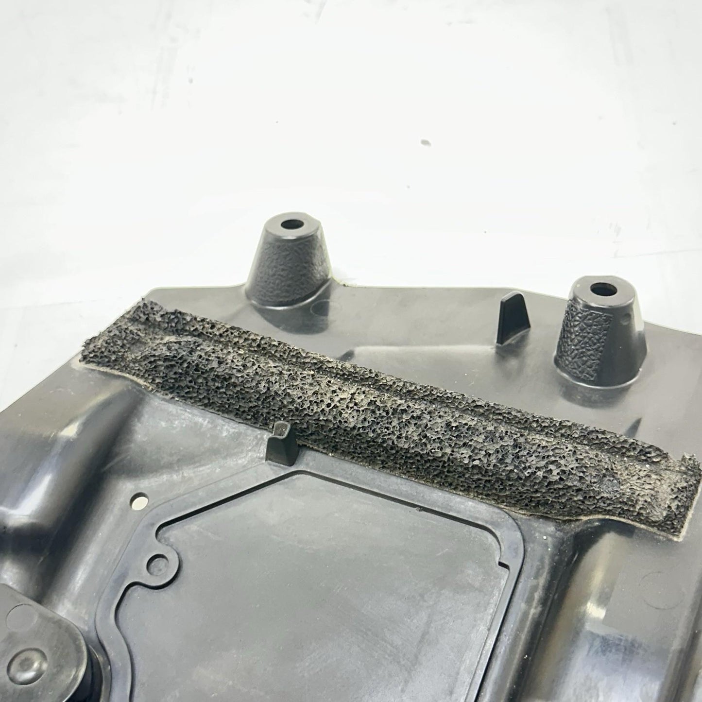 2009 - 2014 YAMAHA YZF R1 REAR UNDERTAIL PLASTIC BOX BATTERY TRAY HOLDER BLACK