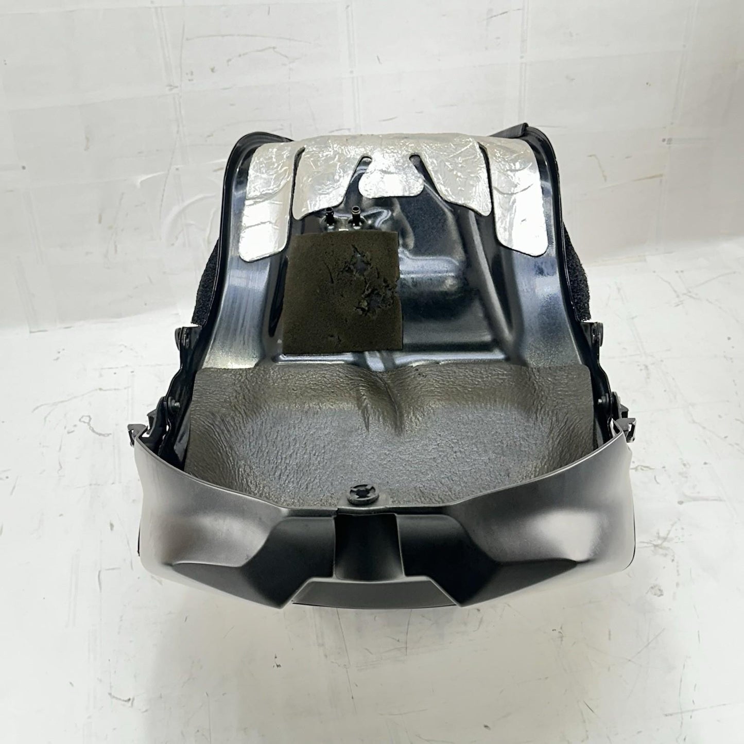 2009 - 2014 YAMAHA YZF R1 FUEL TANK GAS PETROL RESERVOIR BLACK STOCK *SCUFFED*