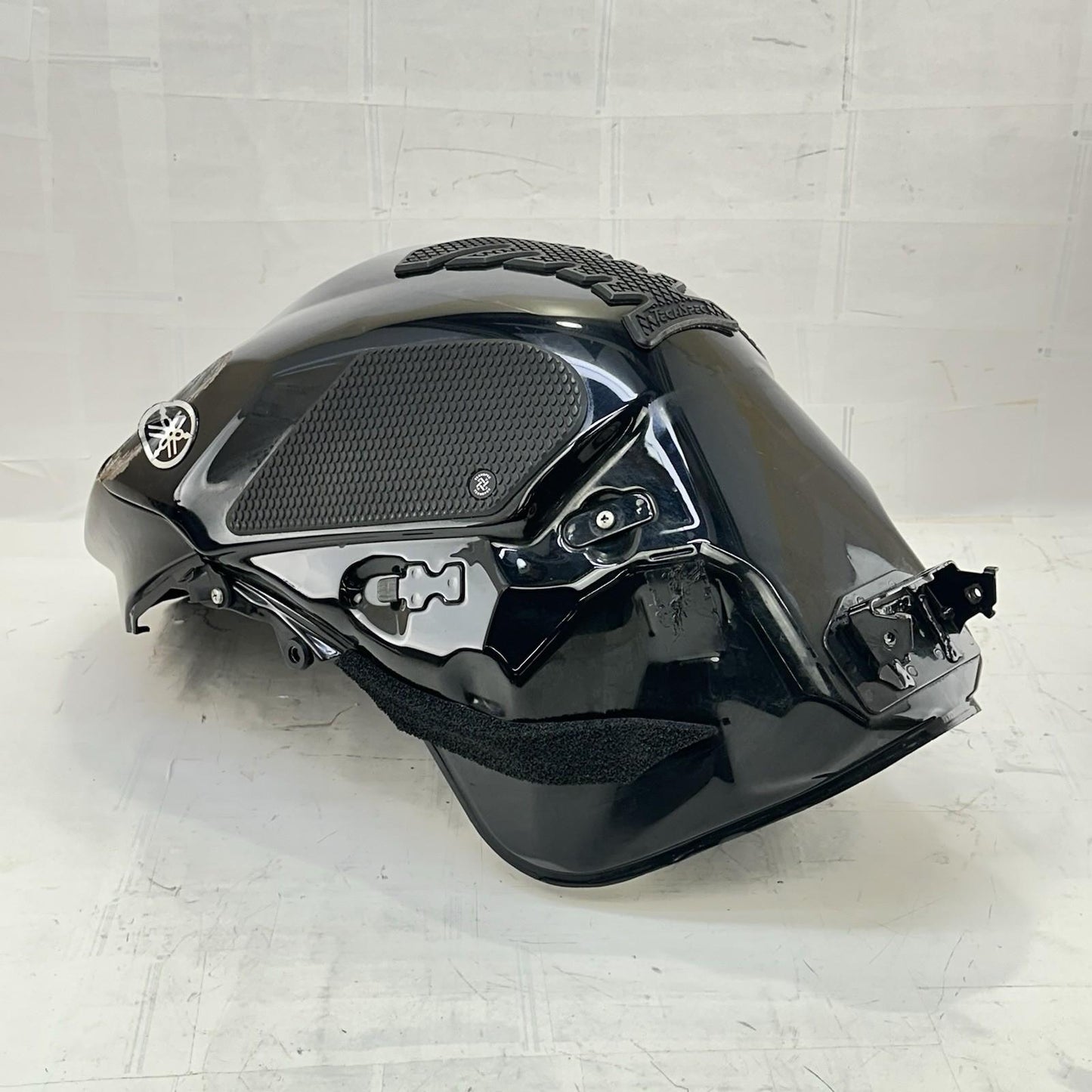 2009 - 2014 YAMAHA YZF R1 FUEL TANK GAS PETROL RESERVOIR BLACK STOCK *SCUFFED*