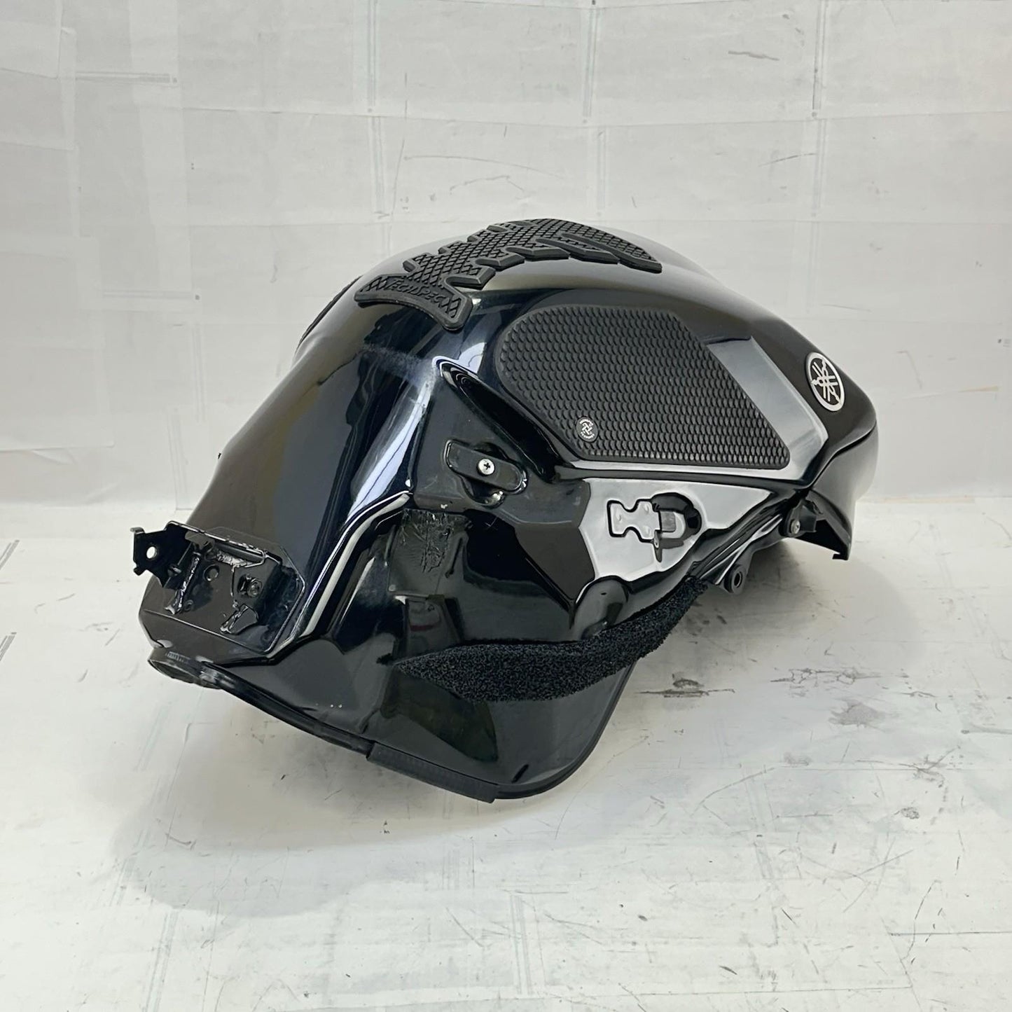 2009 - 2014 YAMAHA YZF R1 FUEL TANK GAS PETROL RESERVOIR BLACK STOCK *SCUFFED*