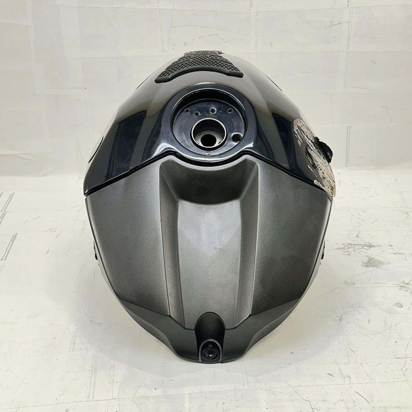 2009 - 2014 YAMAHA YZF R1 FUEL TANK GAS PETROL RESERVOIR BLACK STOCK *SCUFFED*