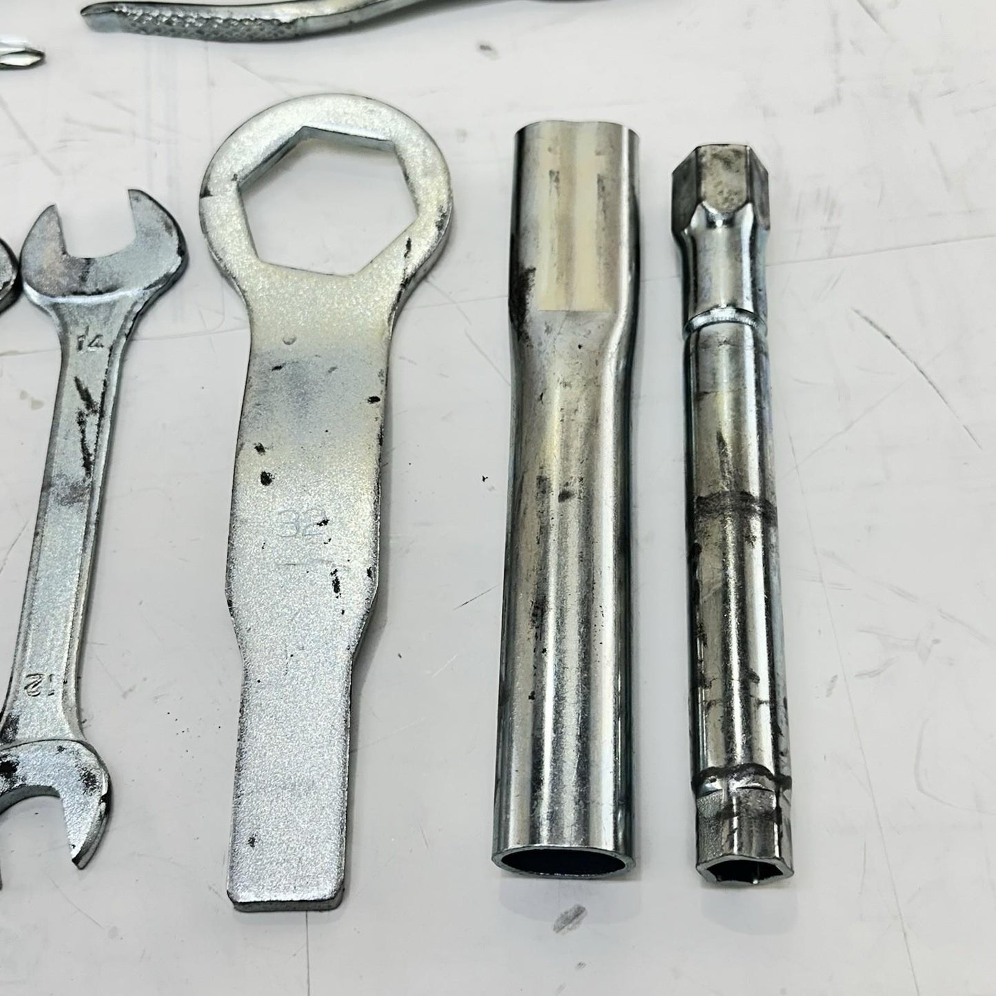 2009 - 2014 YAMAHA YZF R1 TOOL KIT WRENCHES KEYS SCREW DRIVER GRIPS BOX SET