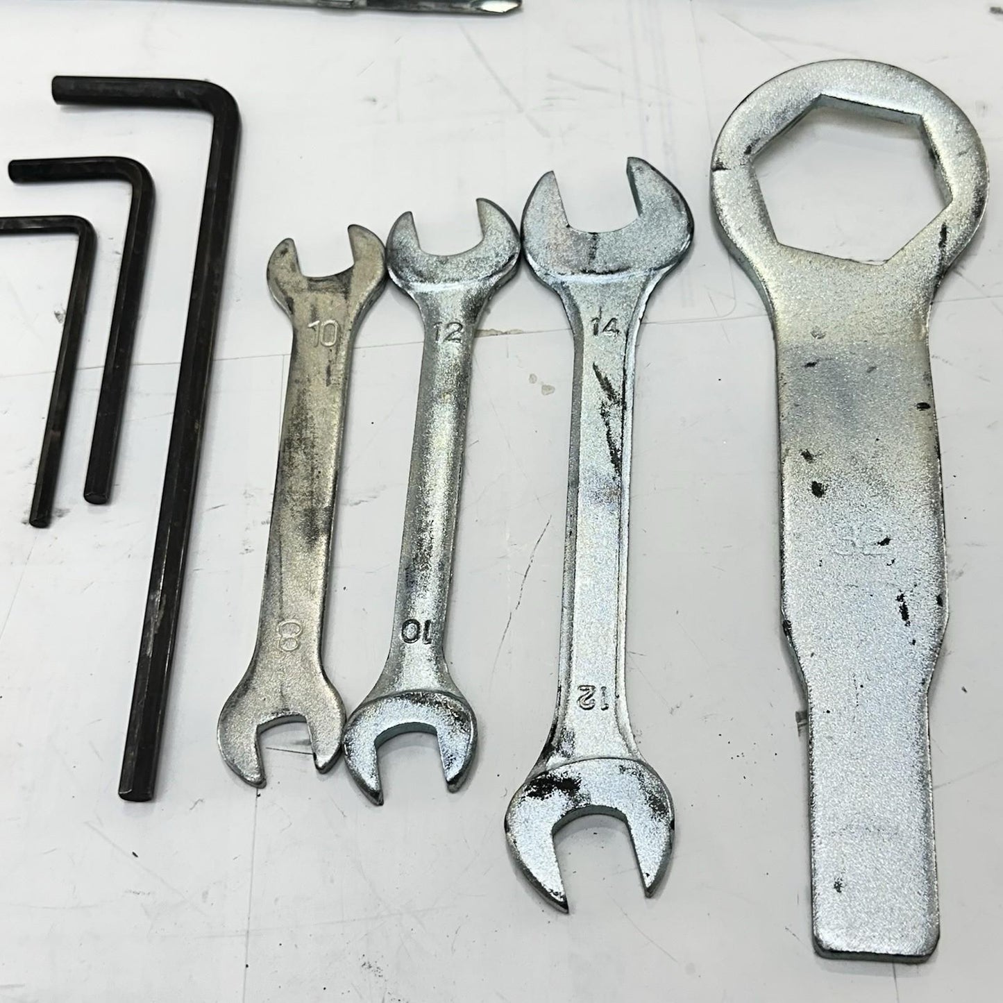 2009 - 2014 YAMAHA YZF R1 TOOL KIT WRENCHES KEYS SCREW DRIVER GRIPS BOX SET