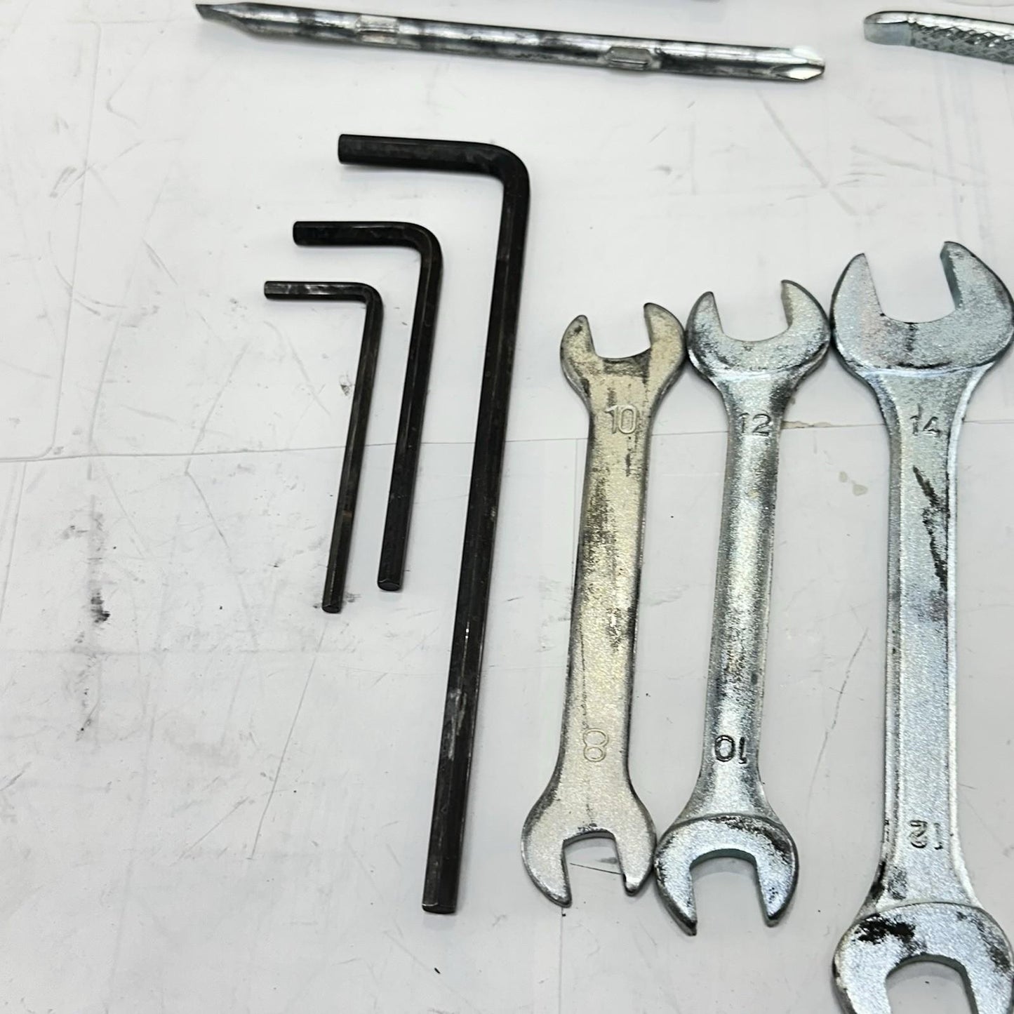 2009 - 2014 YAMAHA YZF R1 TOOL KIT WRENCHES KEYS SCREW DRIVER GRIPS BOX SET