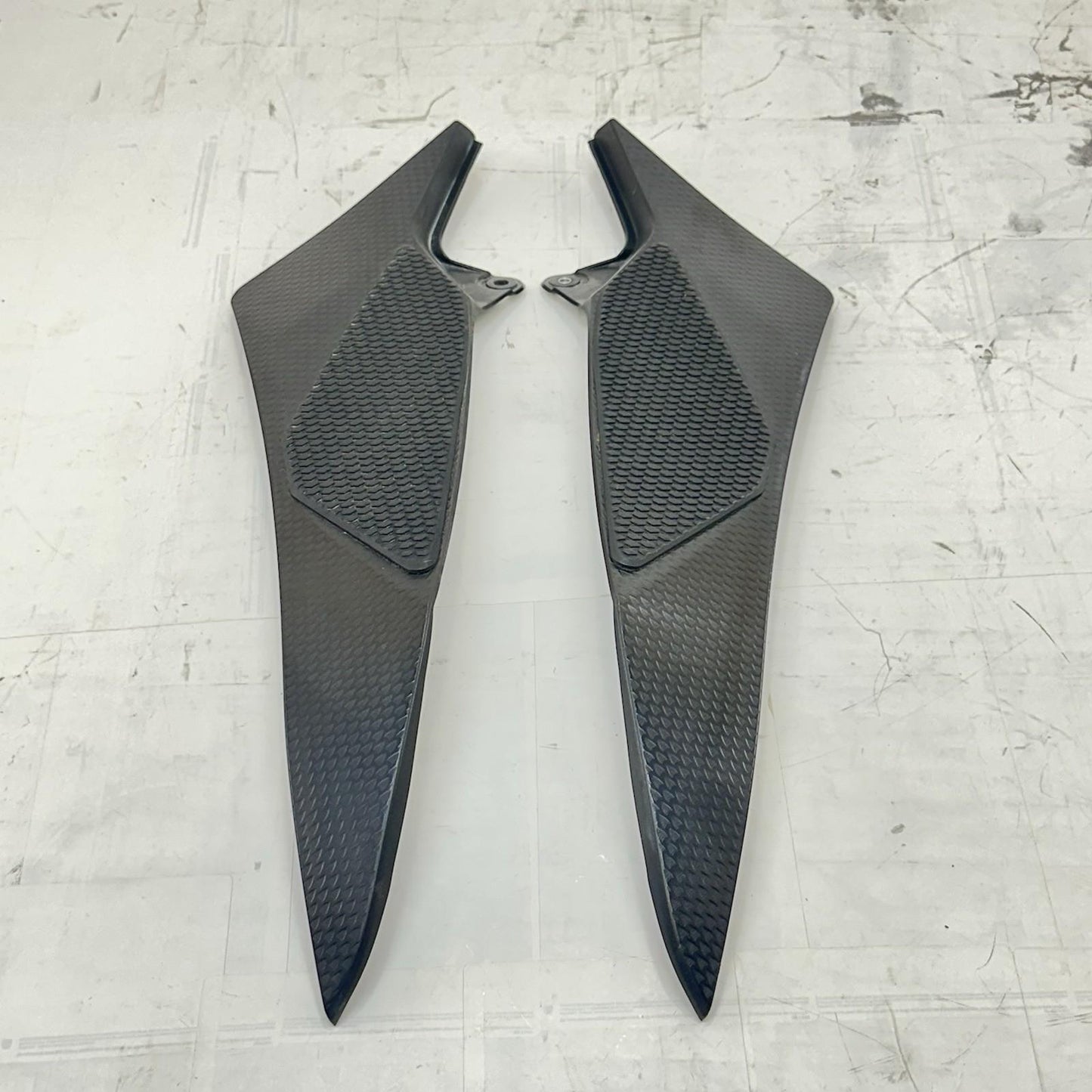 2009 - 2014 YAMAHA YZF R1 SIDE TANK FAIRINGS LEFT RIGHT COWLS SET BLACK STOCK